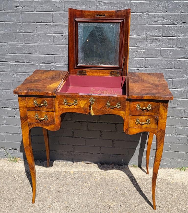 19 C Louis XV Style French Country Poudreuse For Sale 1