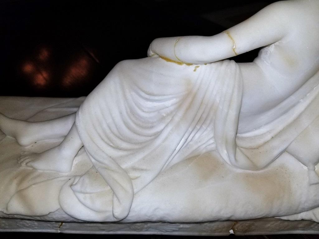 19th Century Marble of Venus Reclining In Distressed Condition In Dallas, TX