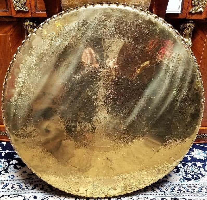 Cargador damasquinado de Oriente Medio del siglo XIX de grandes proporciones Jordano en venta