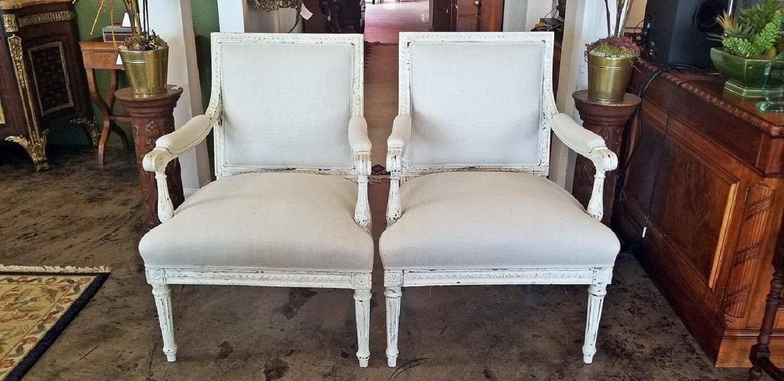 19th Century Pair of French Louis XVI Style Painted Armchairs In Good Condition In Dallas, TX