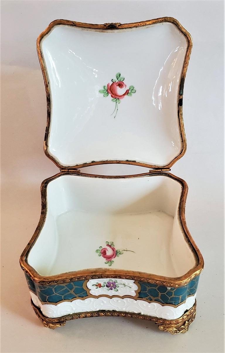 Louis XVI 19th Century Samson Paris Porcelain Trinket Box For Sale
