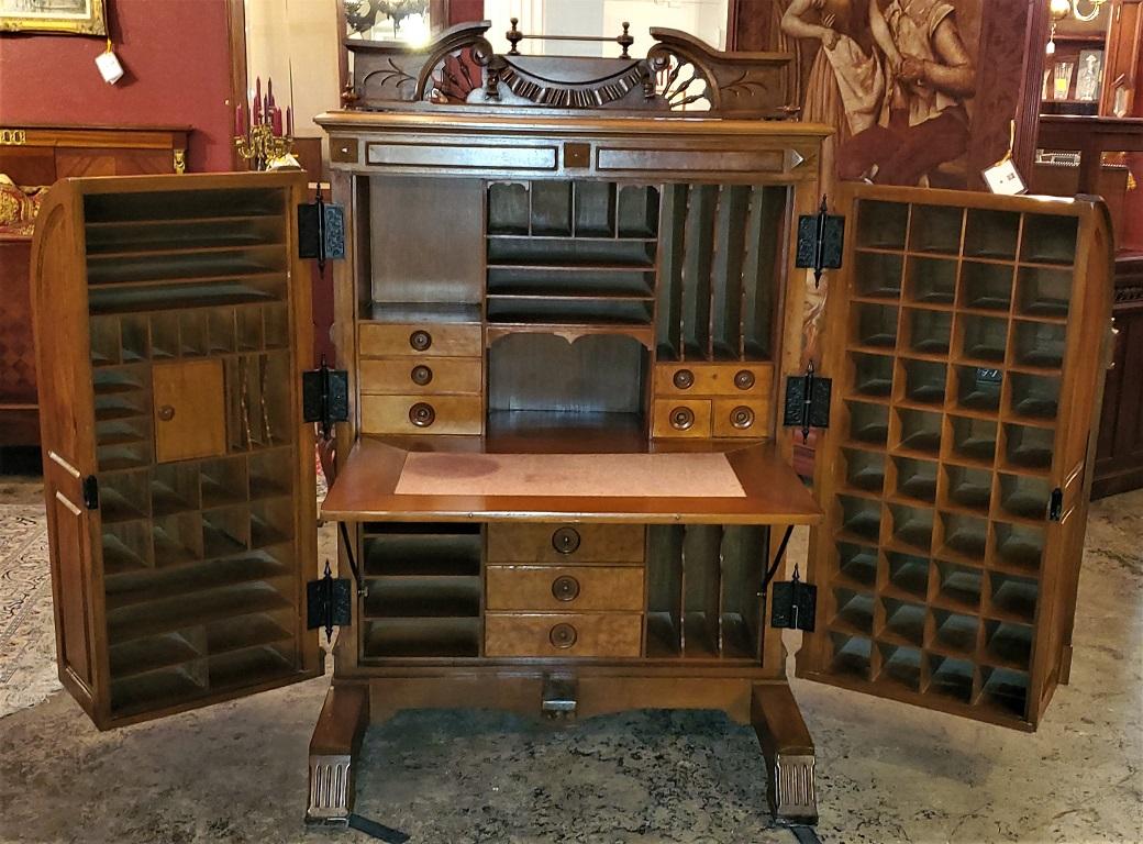 Standard-Schreibtisch aus Wolle des 19. Jahrhunderts im Zustand „Gut“ im Angebot in Dallas, TX