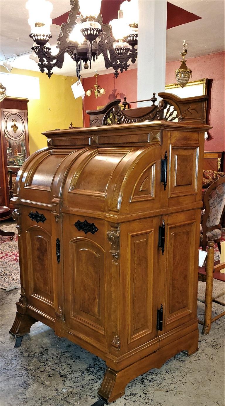 Standard-Schreibtisch aus Wolle des 19. Jahrhunderts im Angebot 2