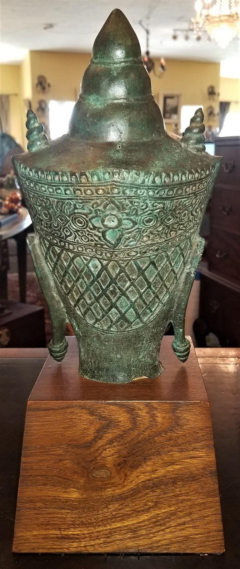 19th Century Thai Bronze Buddha Head on Stand In Good Condition For Sale In Dallas, TX