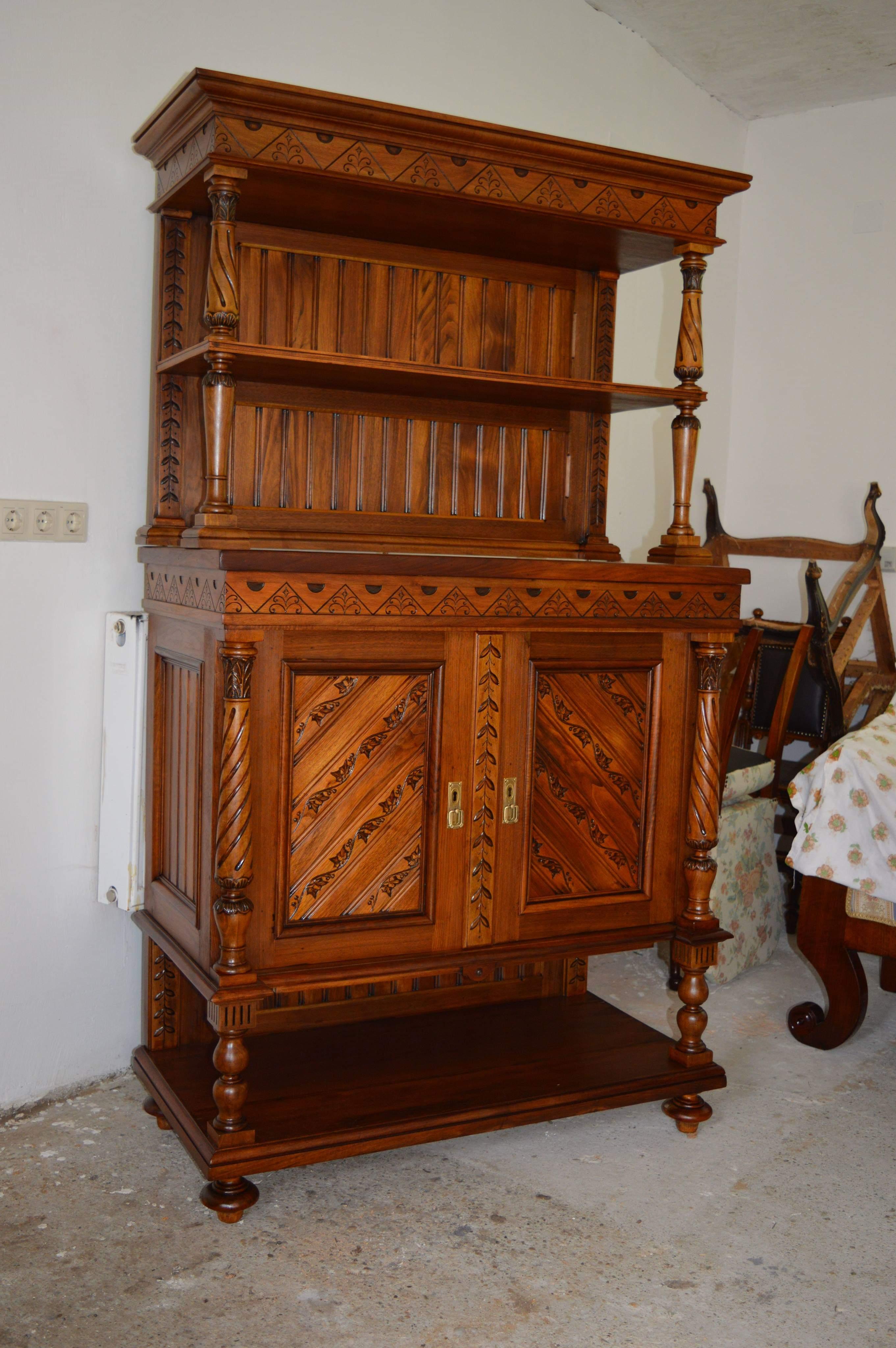 19th Century Walnut Dinner Set and Two Cupboard im Angebot 4