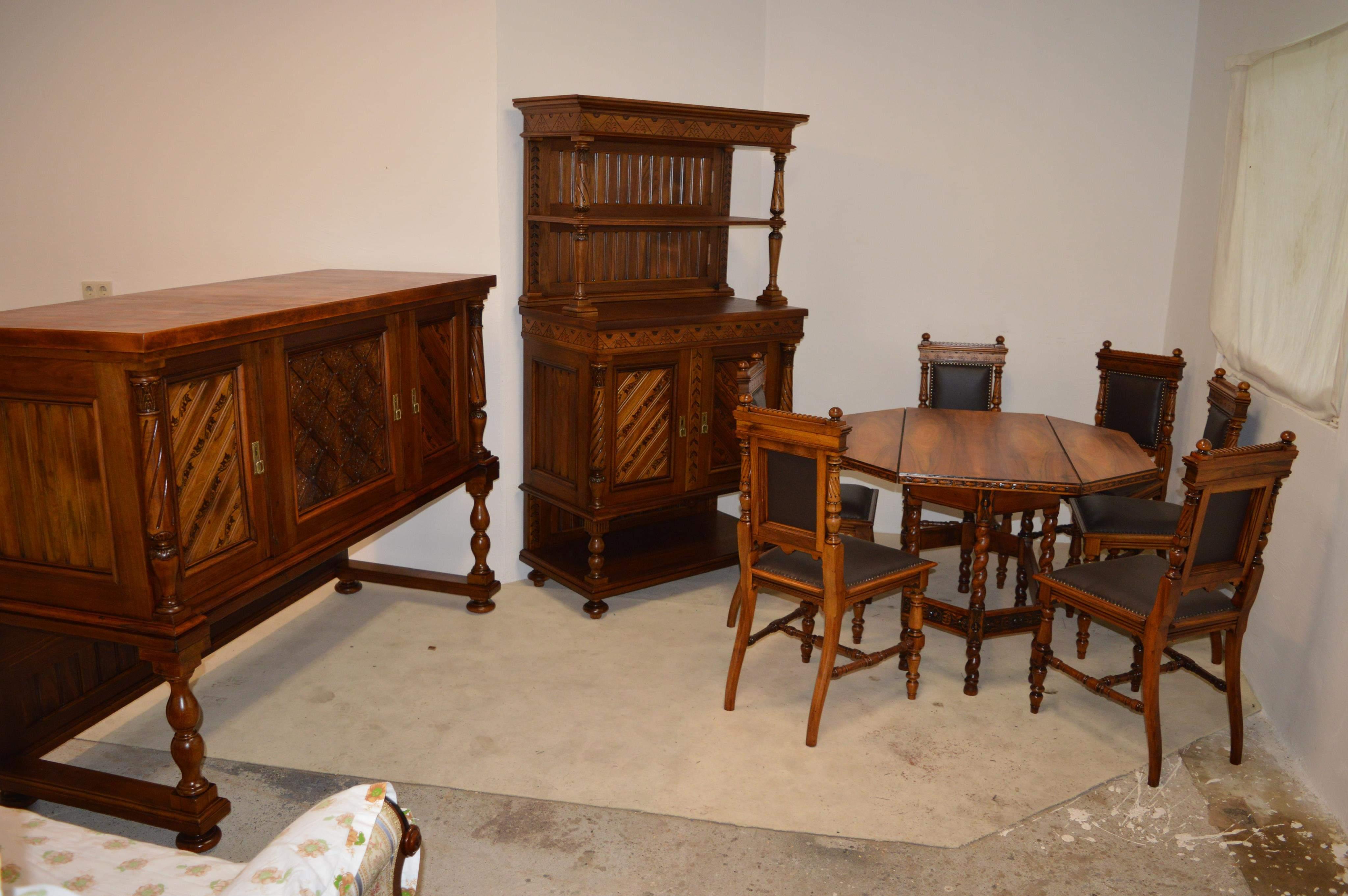 19th Century Walnut Dinner Set and Two Cupboard im Angebot 6