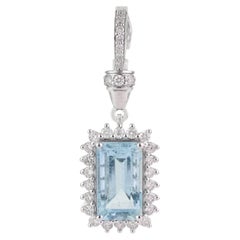 Ciondolo con acquamarina blu ghiaccio da 1,9 carati e diamanti a corona, con gancio di chiusura, in oro 14K