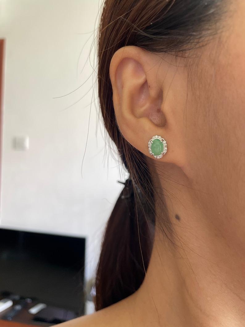 1.9 Karat Hellgrüner Ohrstecker Typ A Jadeit und natürlicher Diamant Damen