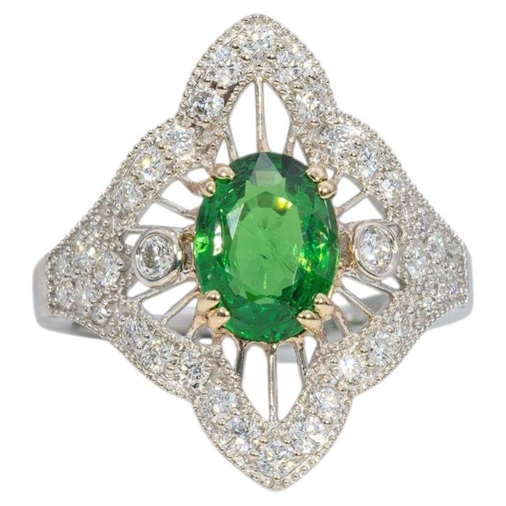Bague en grenat tsavorite de 1,9 ct rehaussée de diamants naturels : or massif 14 carats, 9 x 7 mm