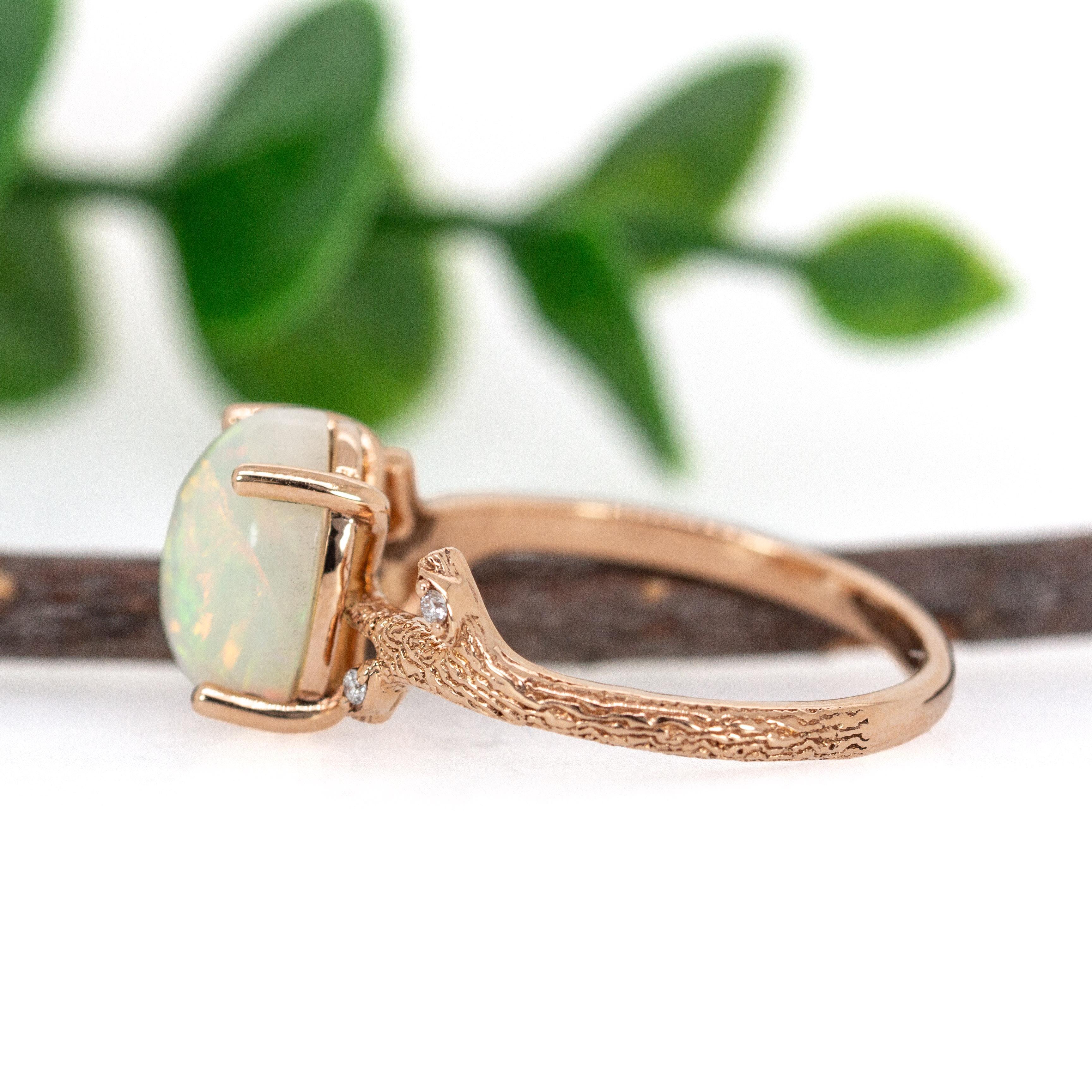 De las mujeres Anillo de ópalo etíope de 1,9 quilates con detalles de diamantes en oro rosa de 14 quilates  Oval 10x8mm en venta