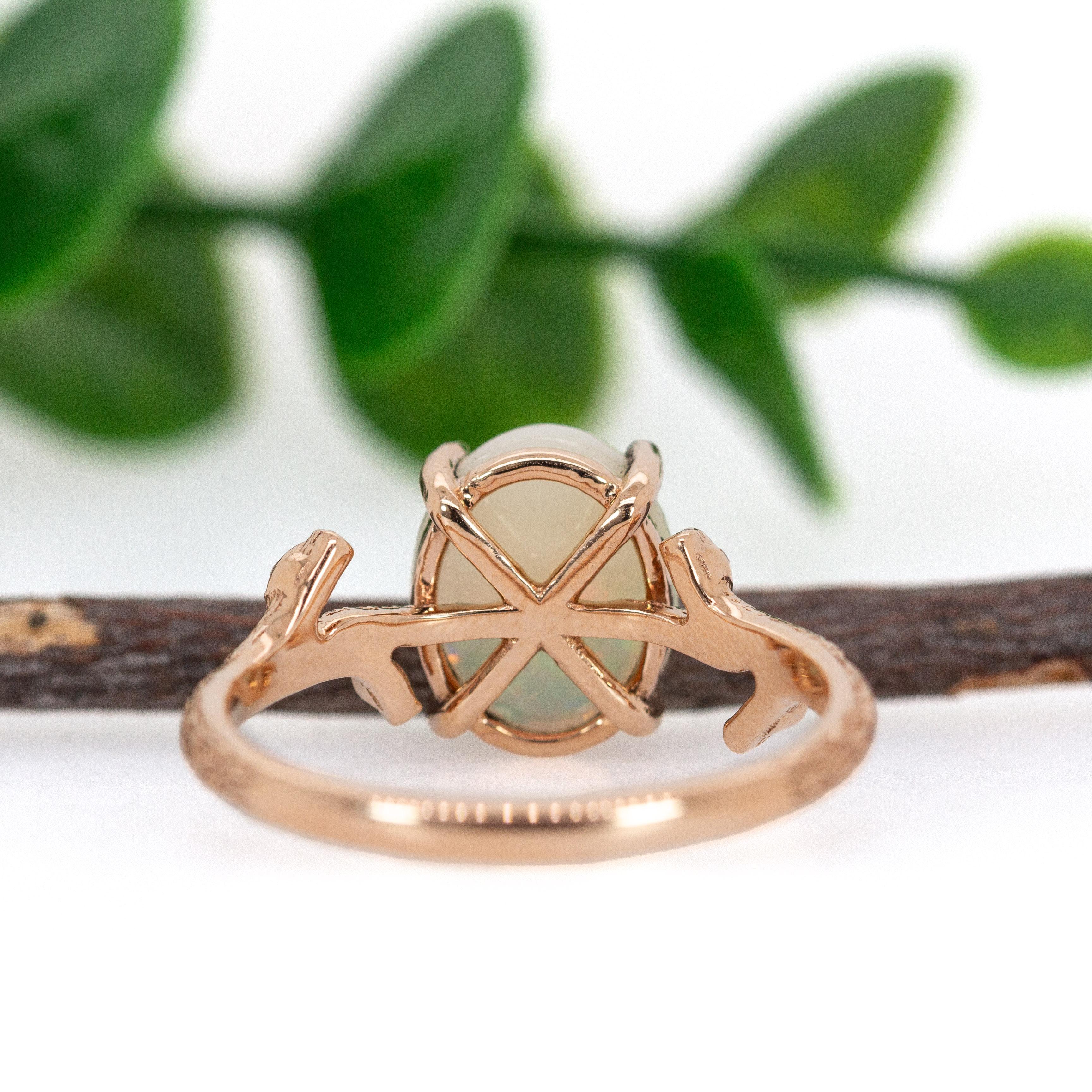 Anillo de ópalo etíope de 1,9 quilates con detalles de diamantes en oro rosa de 14 quilates  Oval 10x8mm en venta 1