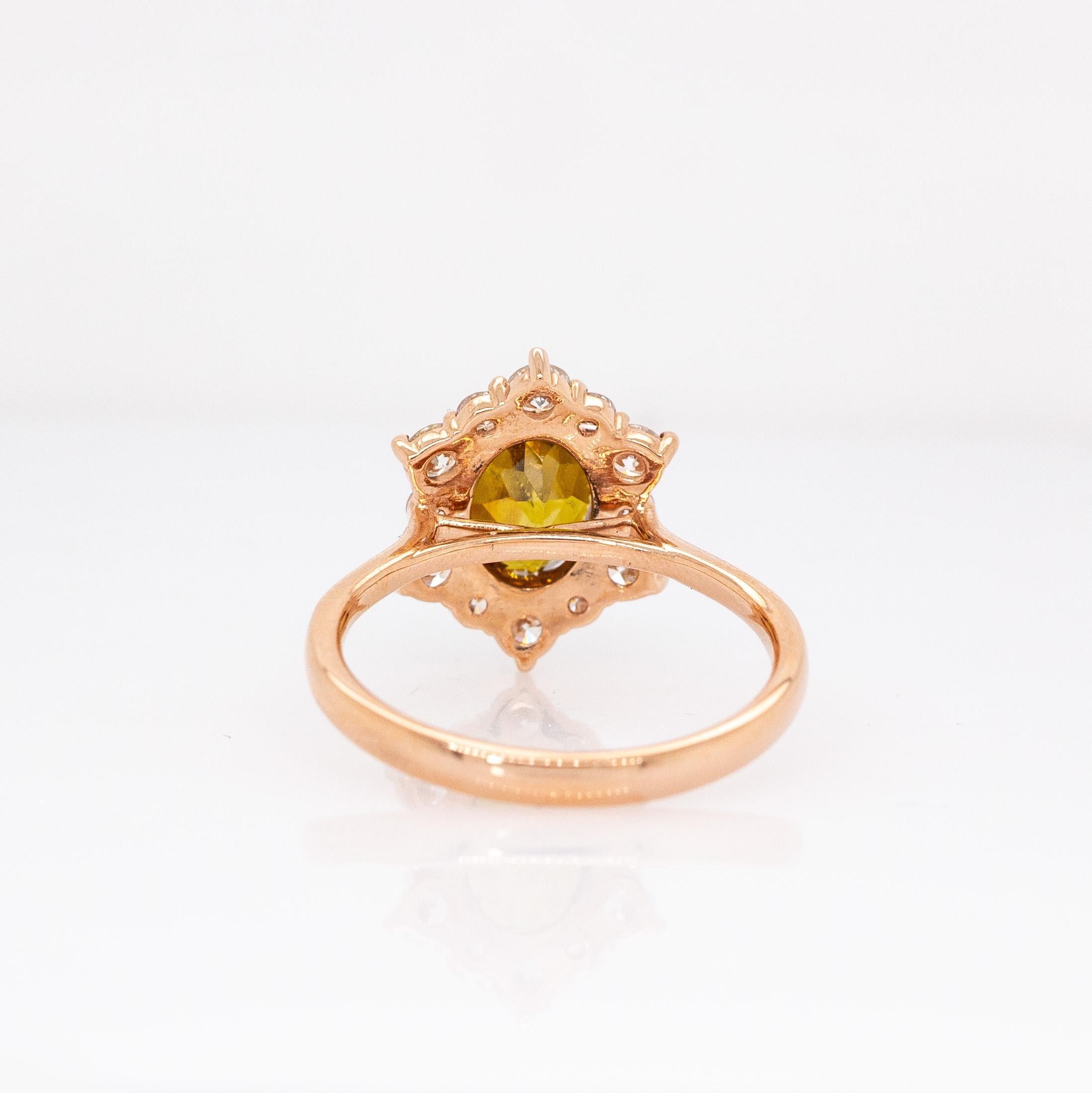 Bague en sphène de 1,9cts avec accents de diamants naturels : Or rose massif 14K, ovale 8x6mm Pour femmes en vente