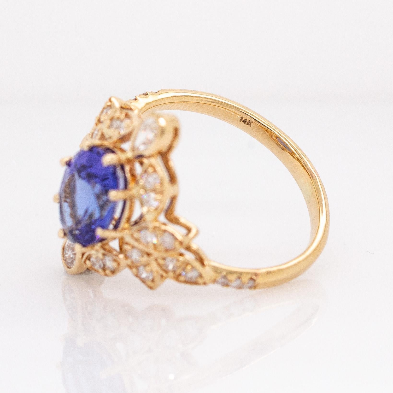Anello con tanzanite da 1,9 carati e diamanti naturali: Oro massiccio 14k, ovale 9x7mm in vendita 1