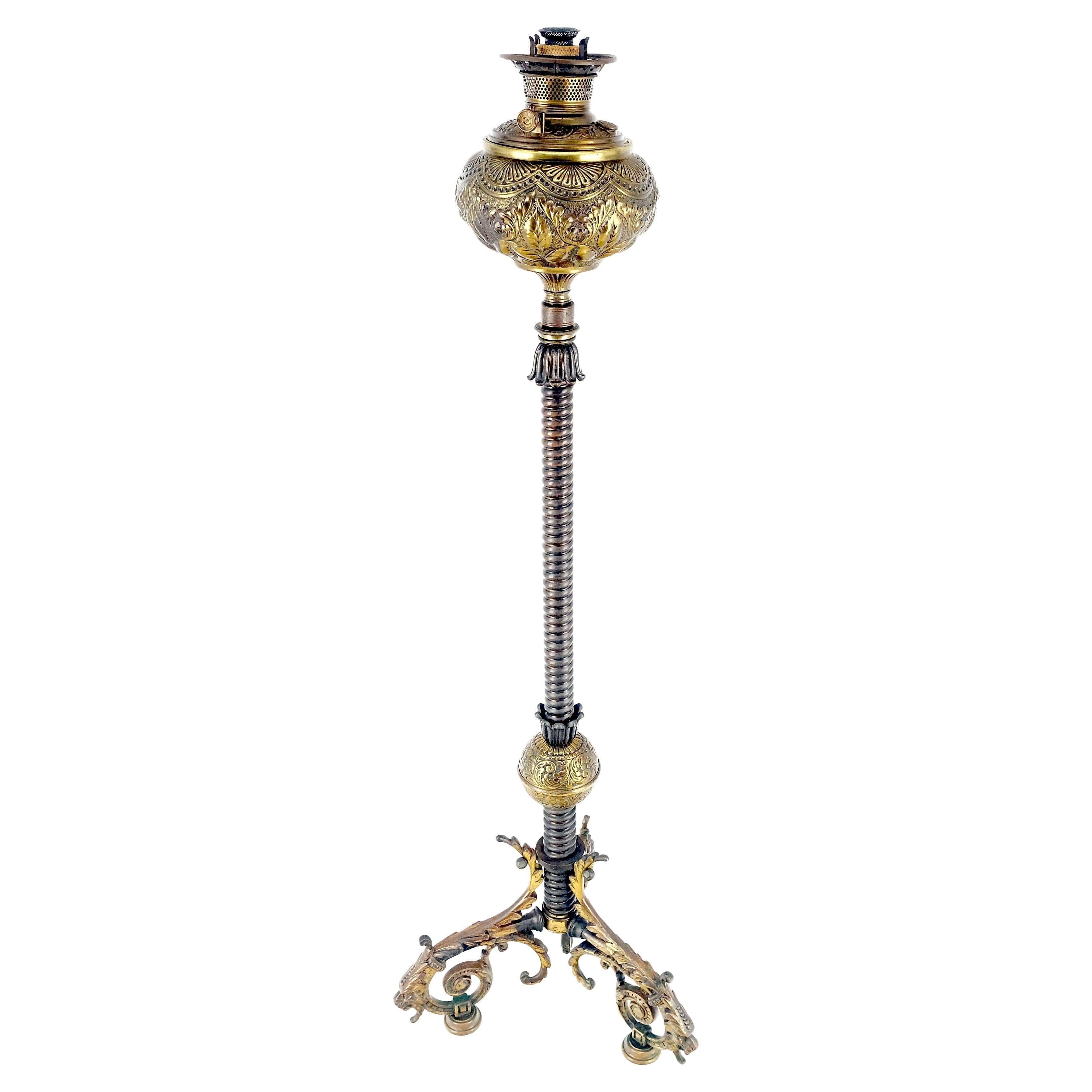 19h Jahrhundert Guss poliertem Messing Stativ Basis einstellbare Höhe Öl Flor Lampe MINT (Viktorianisch) im Angebot