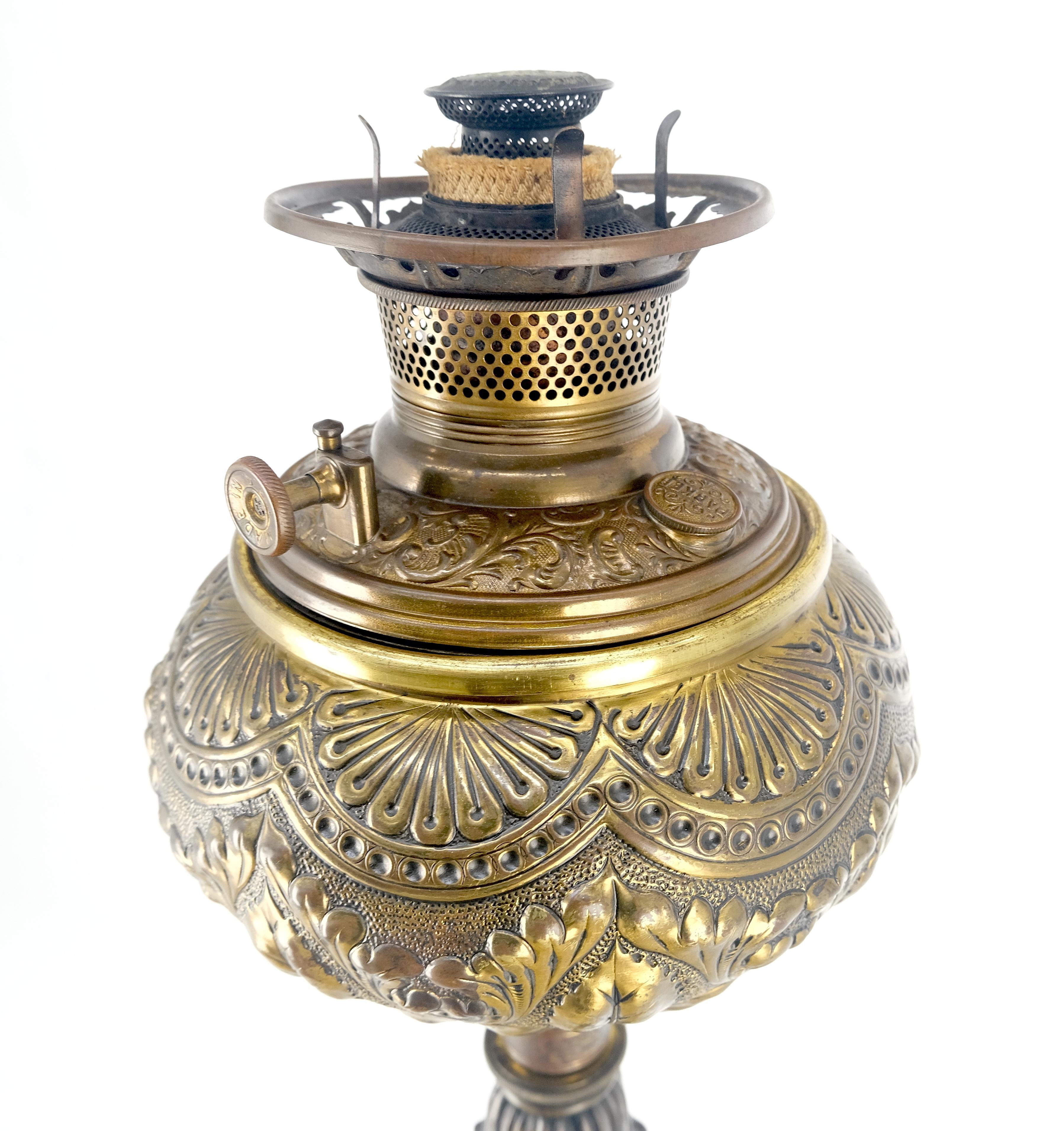 19h Jahrhundert Guss poliertem Messing Stativ Basis einstellbare Höhe Öl Flor Lampe MINT im Angebot 2