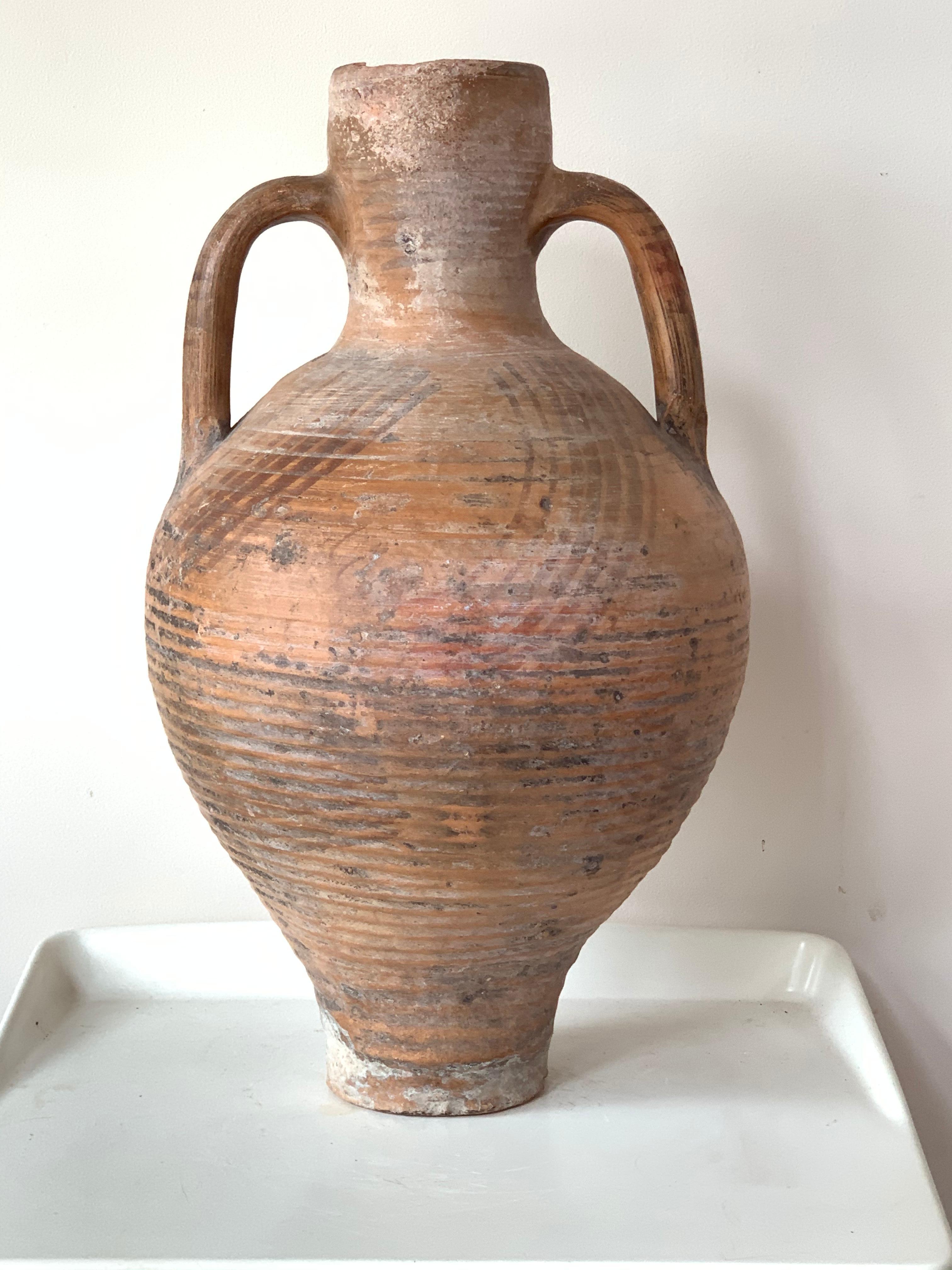 Pitcher ‘cantaros’ from Calanda, Aragon-Zaragoza area of Spain. A rare piece from a Private collection, circa 1890. Other examples can be seen in the Museo de Zaragoza.
With gorgeous original patina, this jar features the characteristic