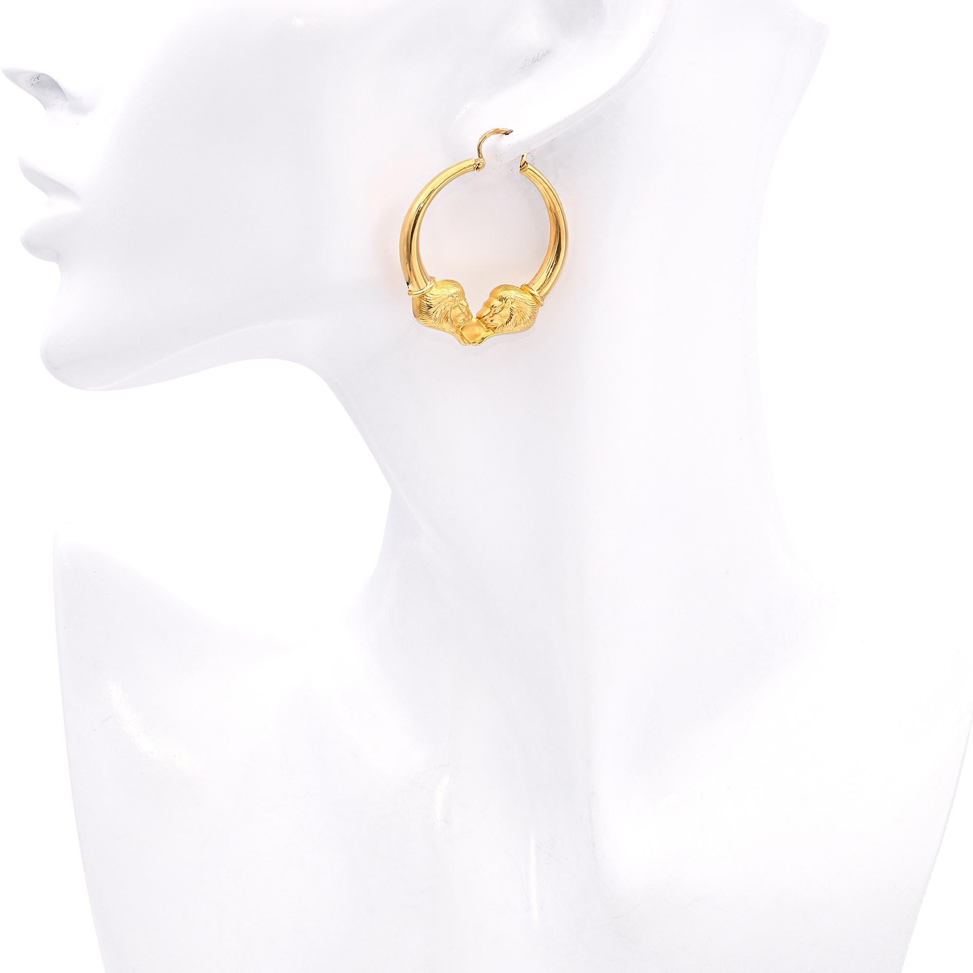 19k Yellow Gold Lion Hoop Earrings In Good Condition For Sale In New York, NY