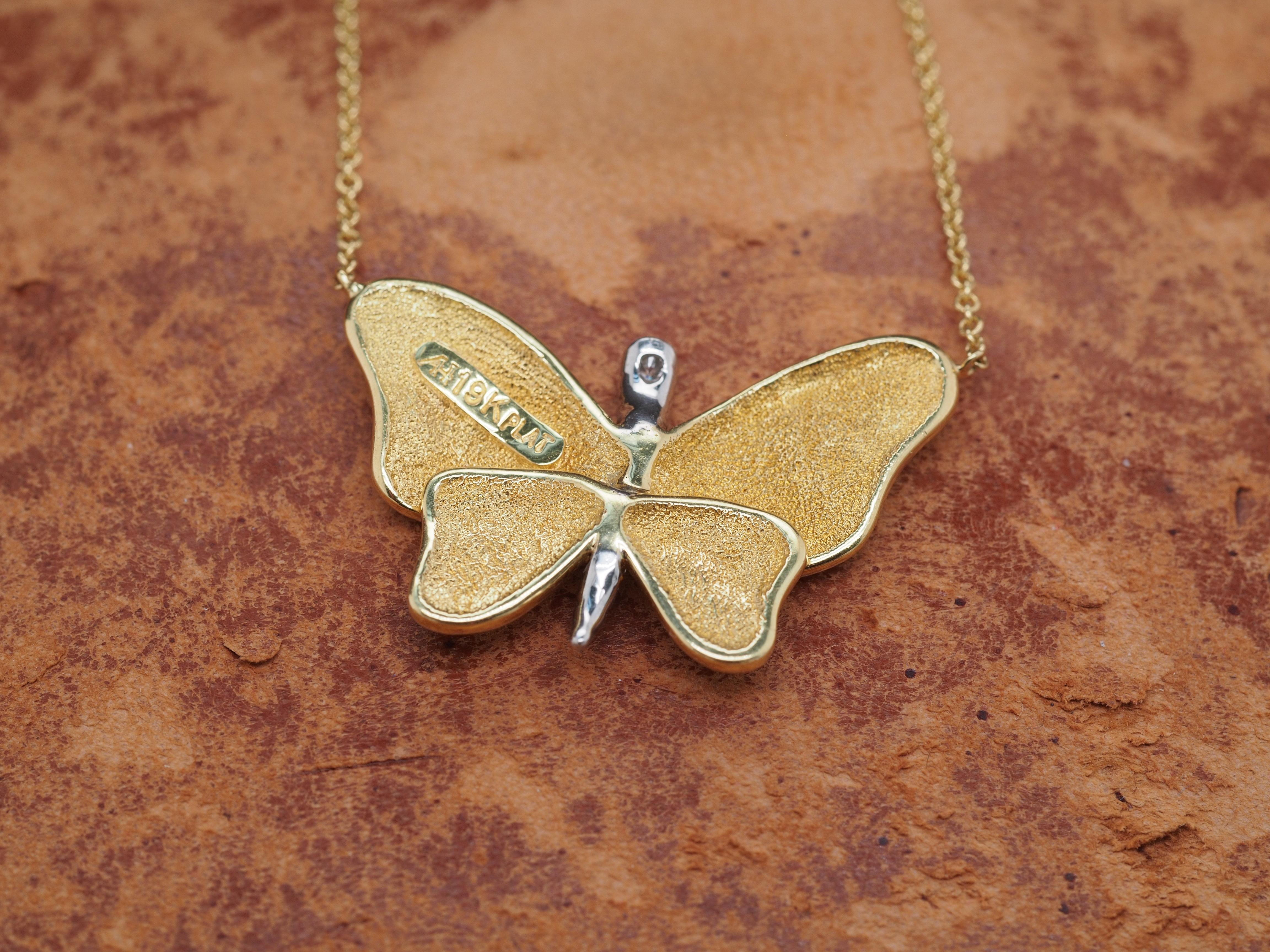 Women's 19K Yellow Gold/Platinum .25cttw Round Brilliant Diamond Butterfly Necklace For Sale