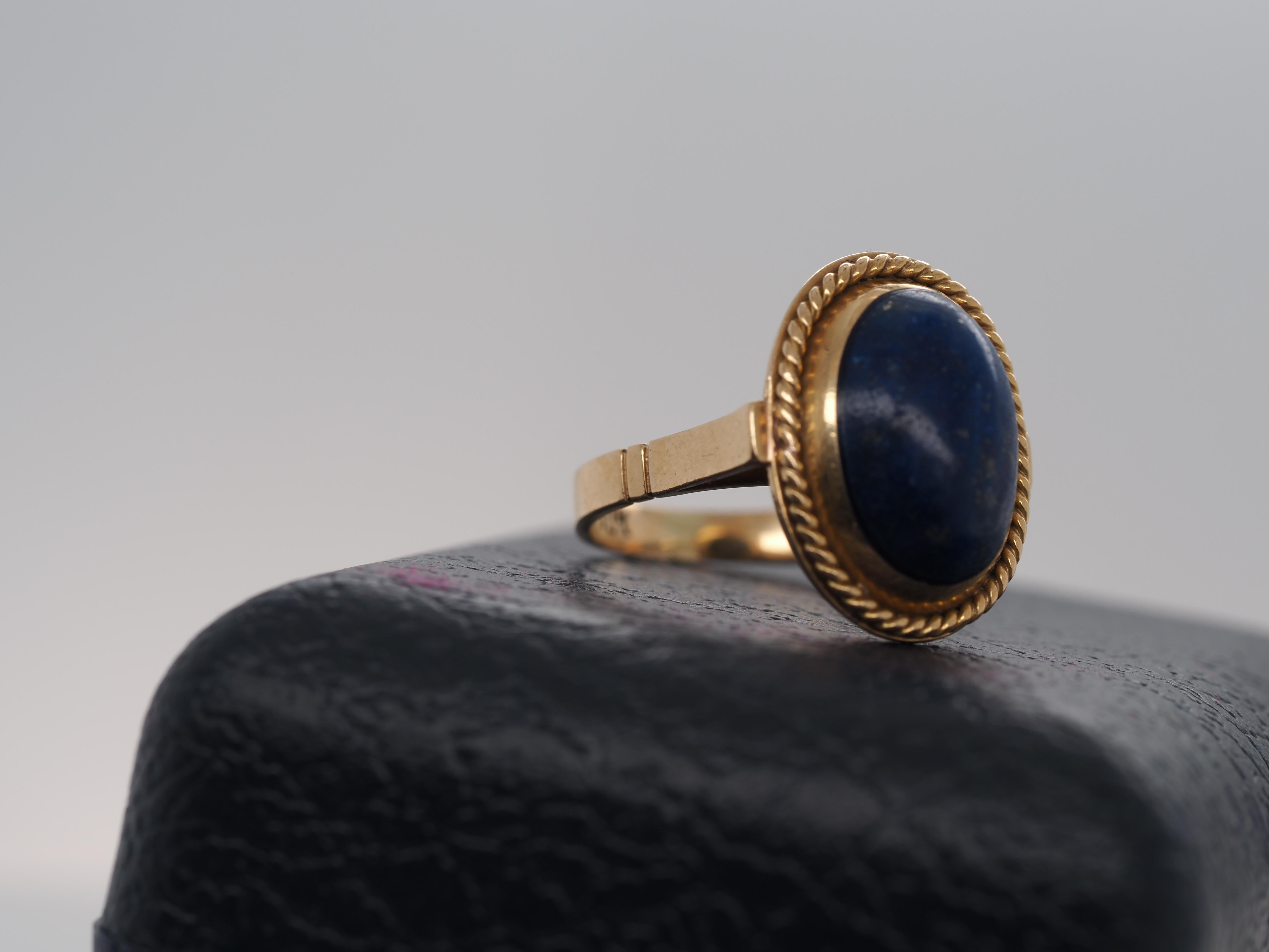 Women's or Men's 19k Yellow Gold Vintage Oval Shape Lapis Ring For Sale
