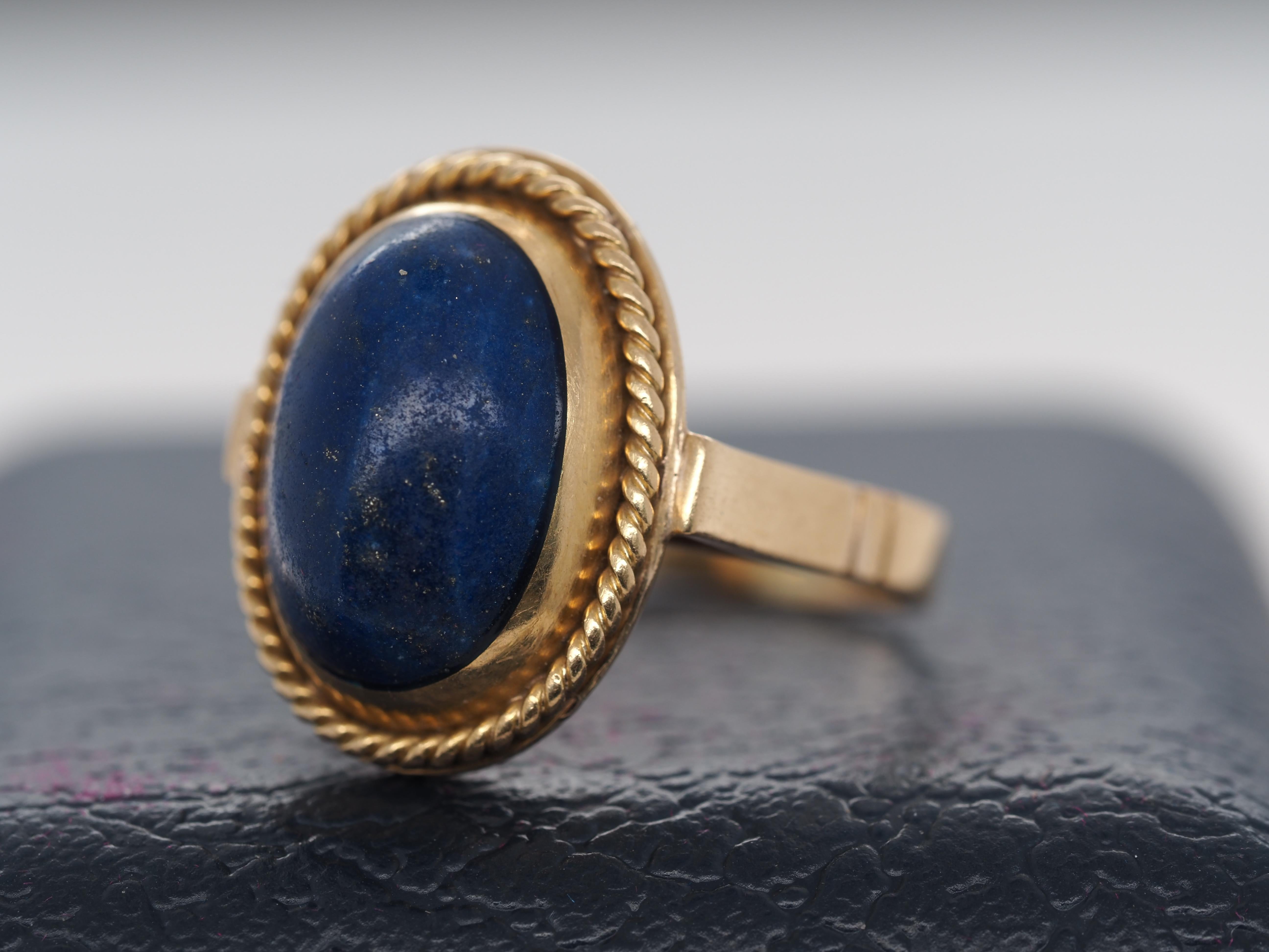19k Yellow Gold Vintage Oval Shape Lapis Ring For Sale 1