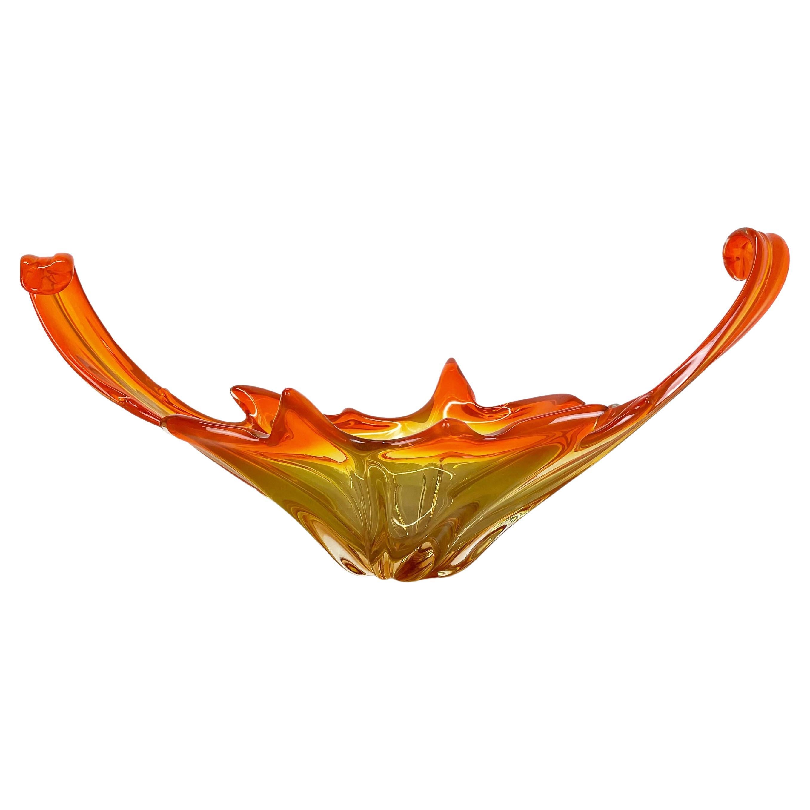 1, 9kg Murano Glass "Centerpiece" 50cm Bowl Shell Element Murano, Italy, 1970 For Sale