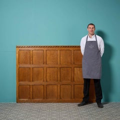 19 m lange Wandverkleidung aus wiedergewonnener Eiche in Dreiviertelhöhe (62 ft)