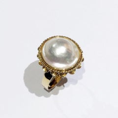 Baroque Mabe Pearl 18 Karat Gold Frill Ring