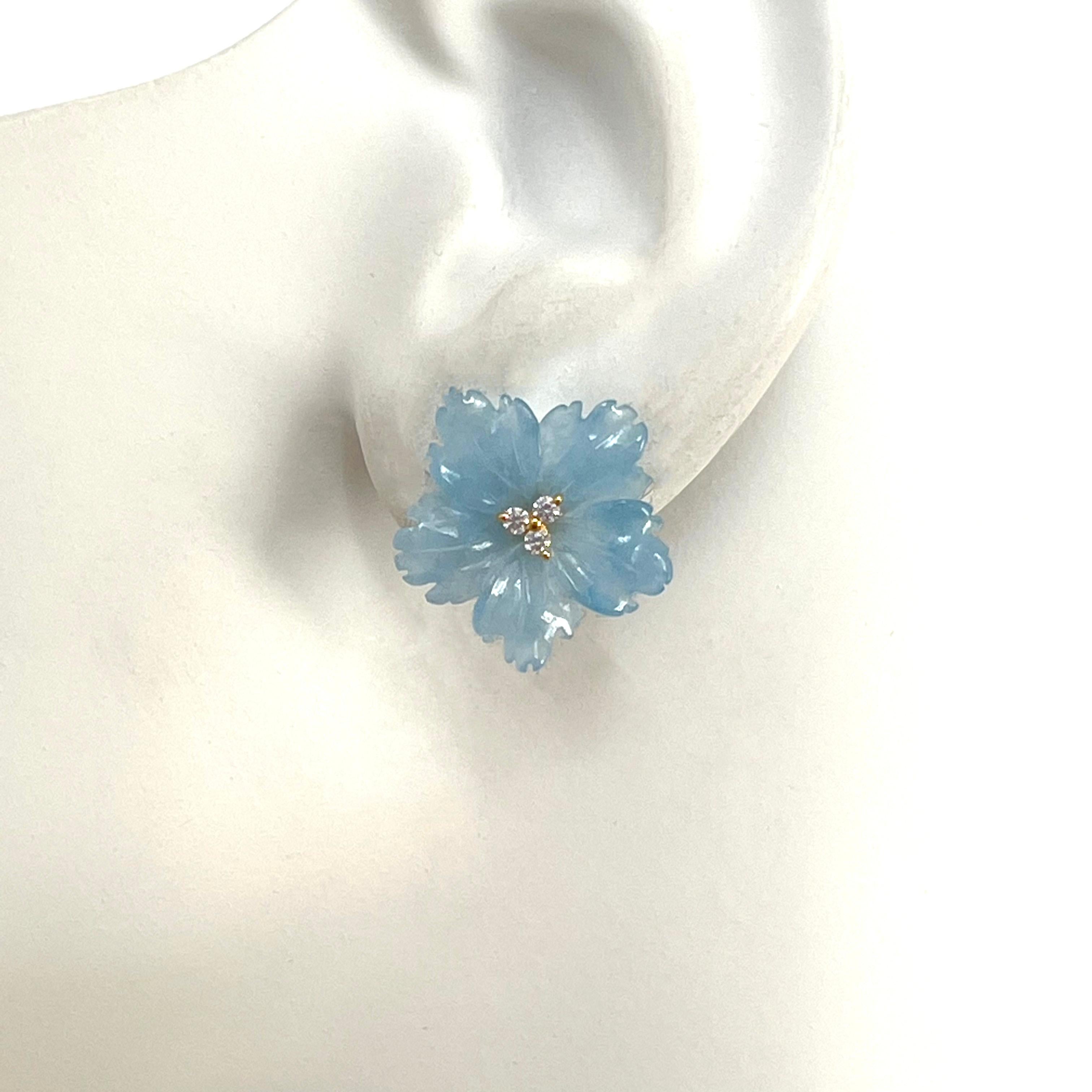 19mm Carved Blue Quartzite Flower Vermeil Earrings In New Condition For Sale In Los Angeles, CA