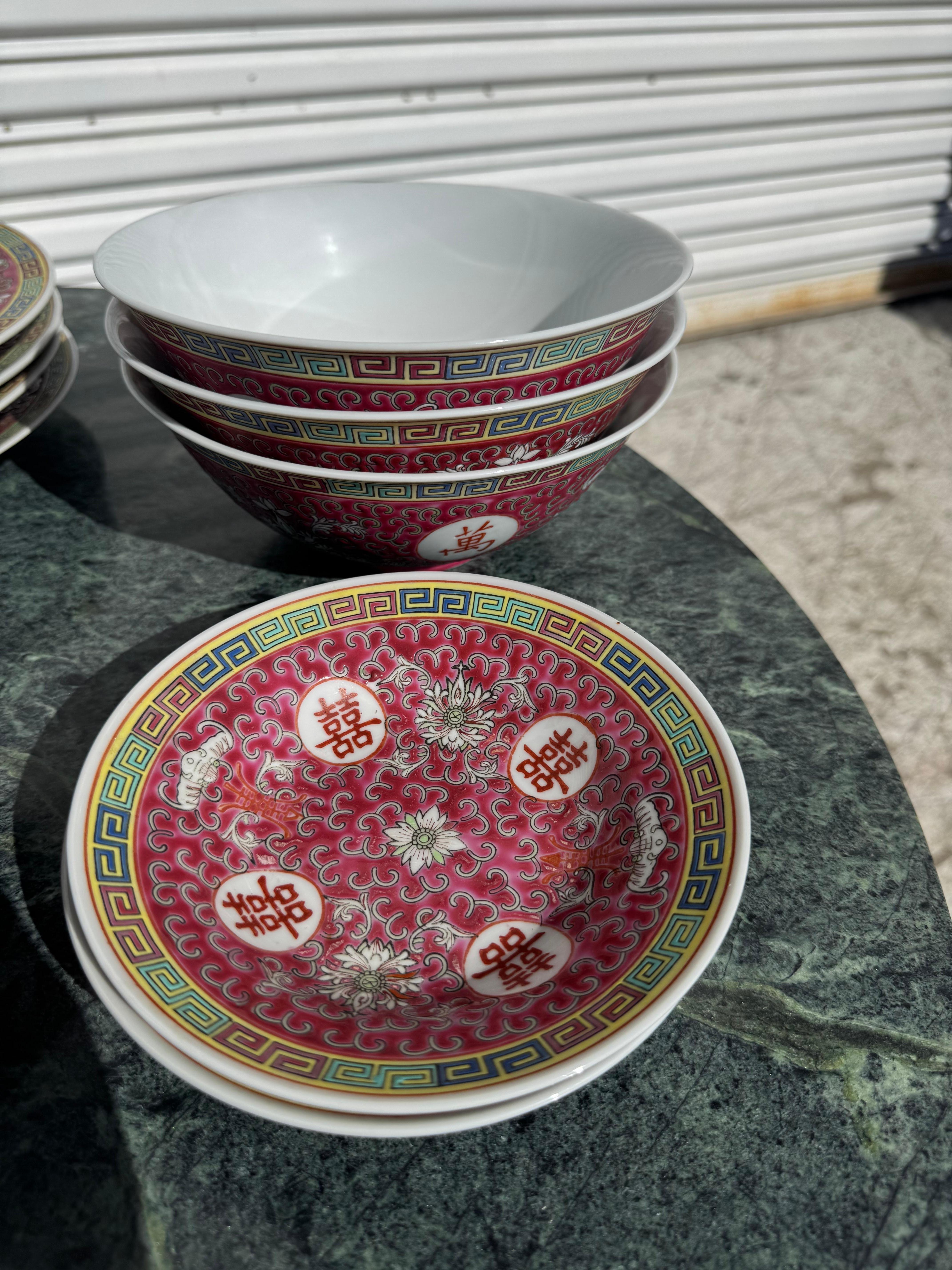 19pc set of Mun Shou Dinnerware Bon état - En vente à Pasadena, TX