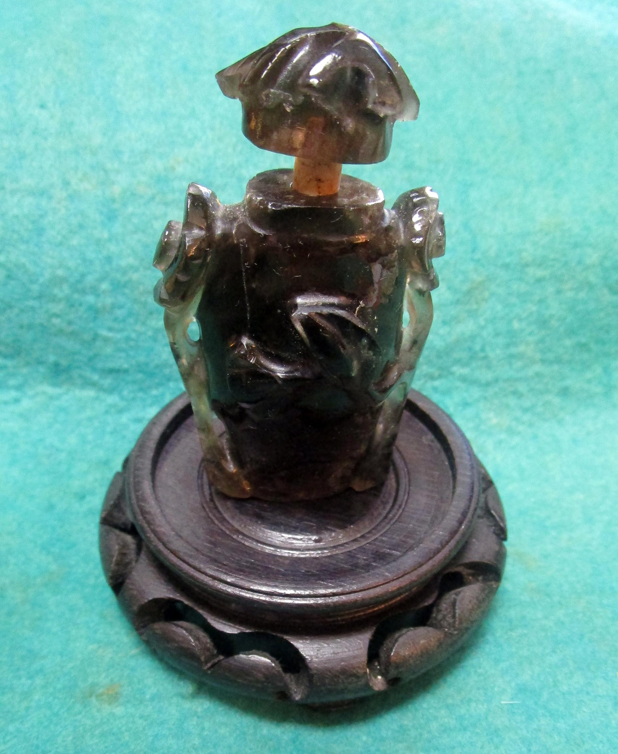 19th Century Chinese Carved Amethyst Snuff Bottle 4