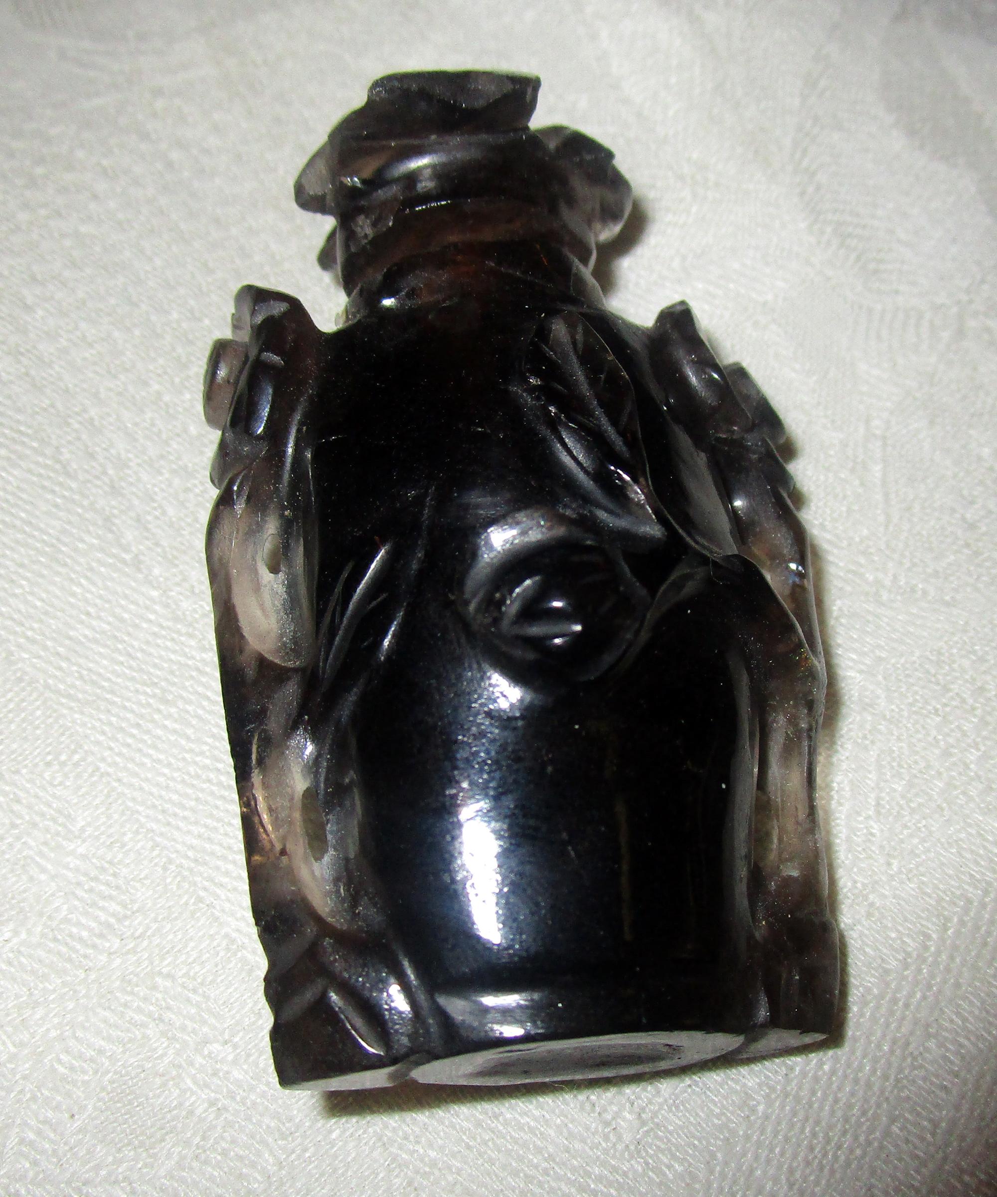 19th Century Chinese Carved Amethyst Snuff Bottle 2