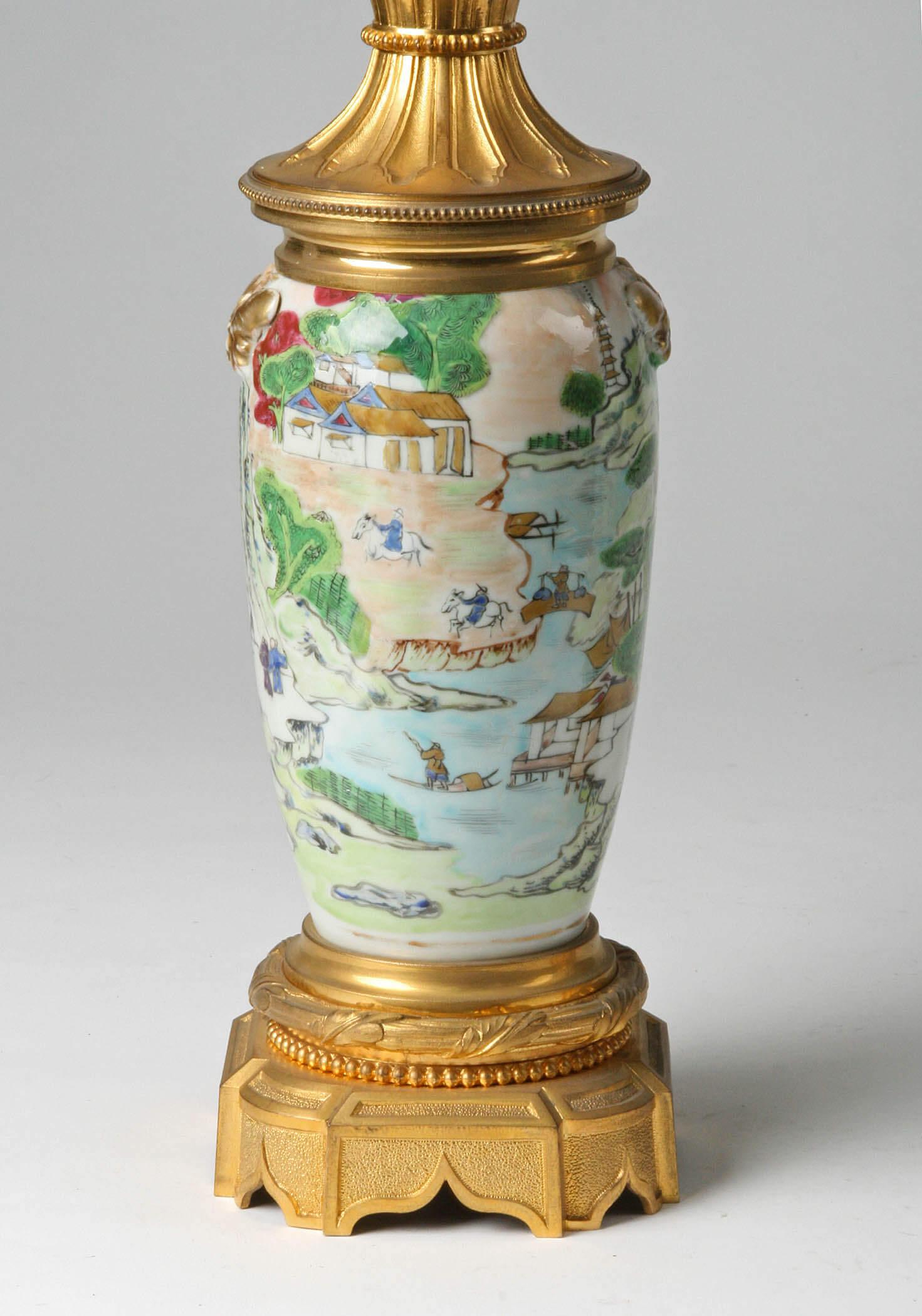 19t Century Napoleon III Chinoiserie Gilt Bronze and Porcelain Oil Lamps In Good Condition In Casteren, Noord-Brabant