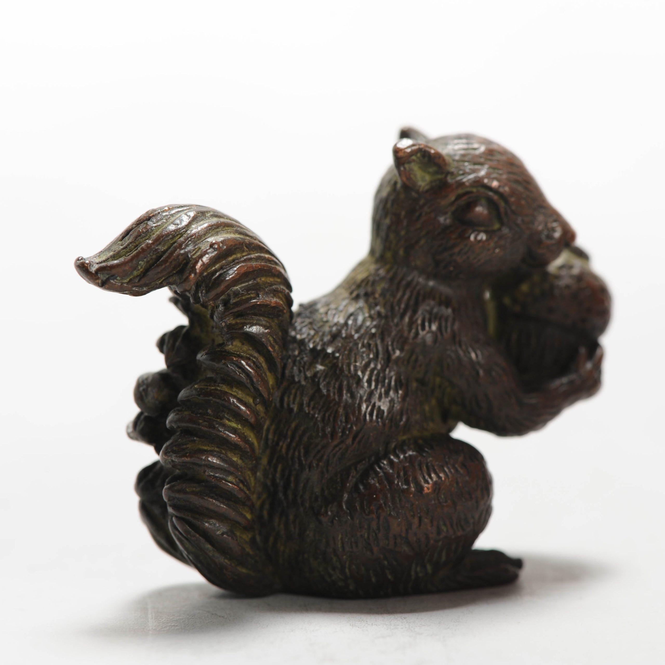 19th / 20th c Bronze Netsuke Squirrel with a nut Japanese Japan For Sale 5