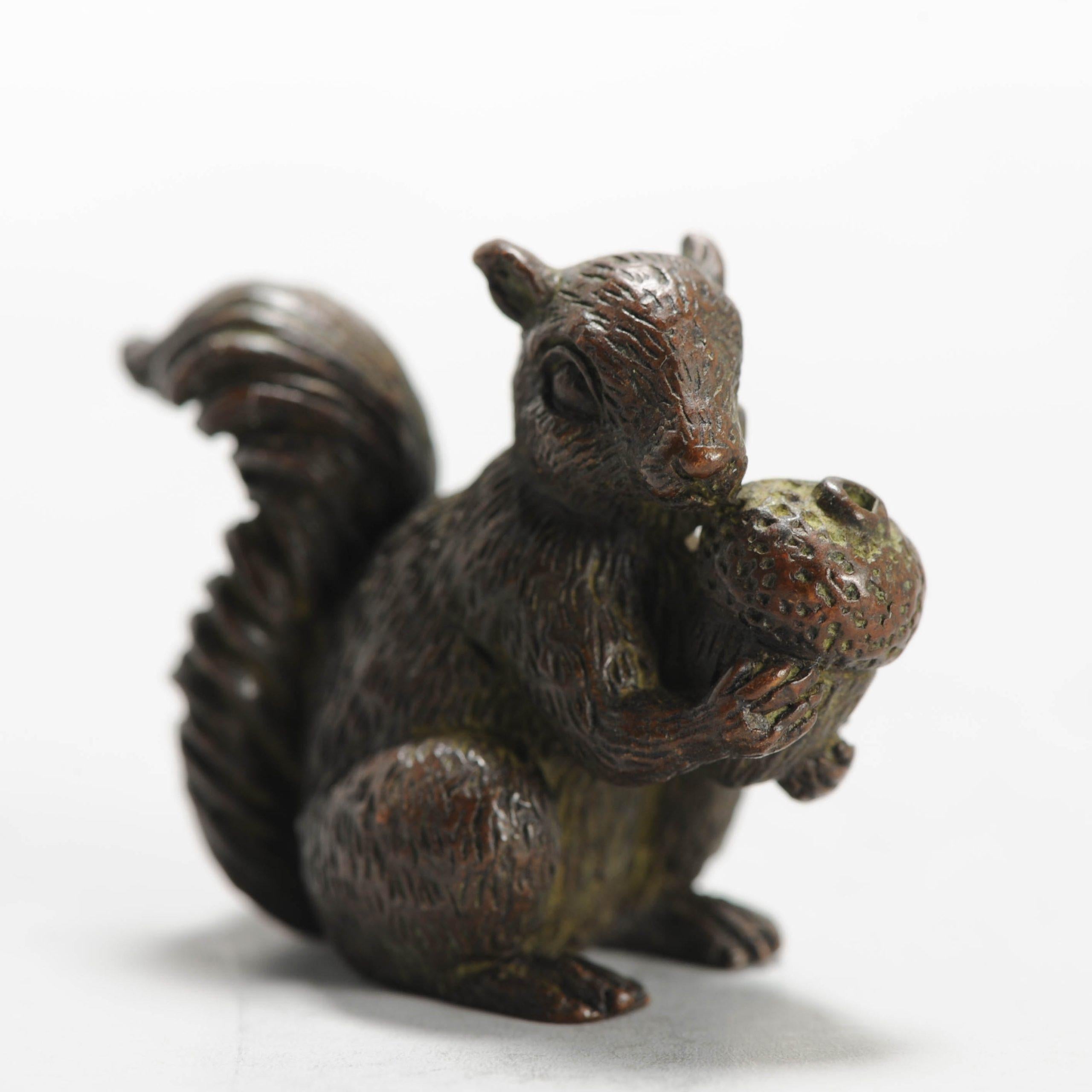 19th / 20th c Bronze Netsuke Squirrel with a nut Japanese Japan For Sale 7