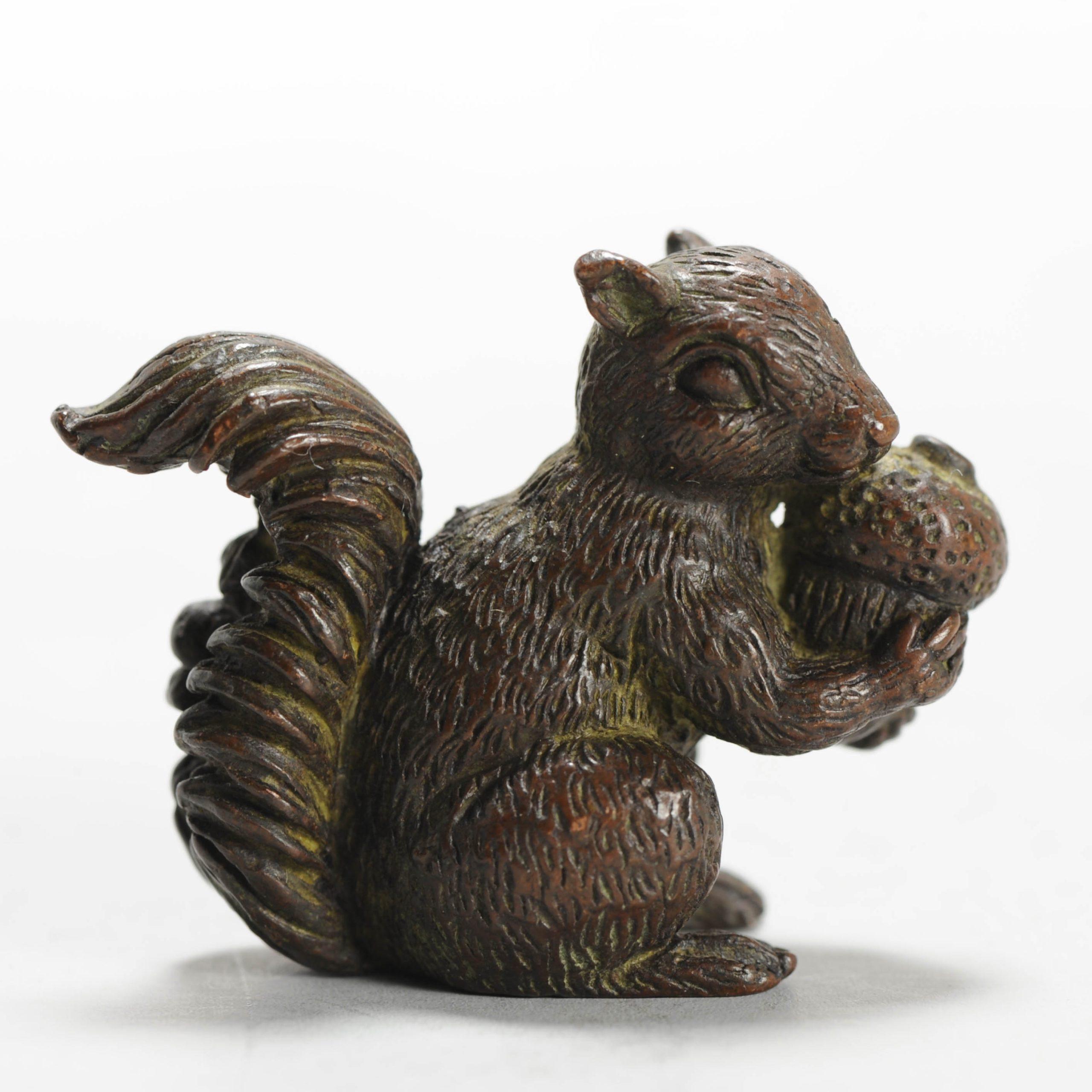 19th / 20th c Bronze Netsuke Squirrel with a nut Japanese Japan For Sale 9