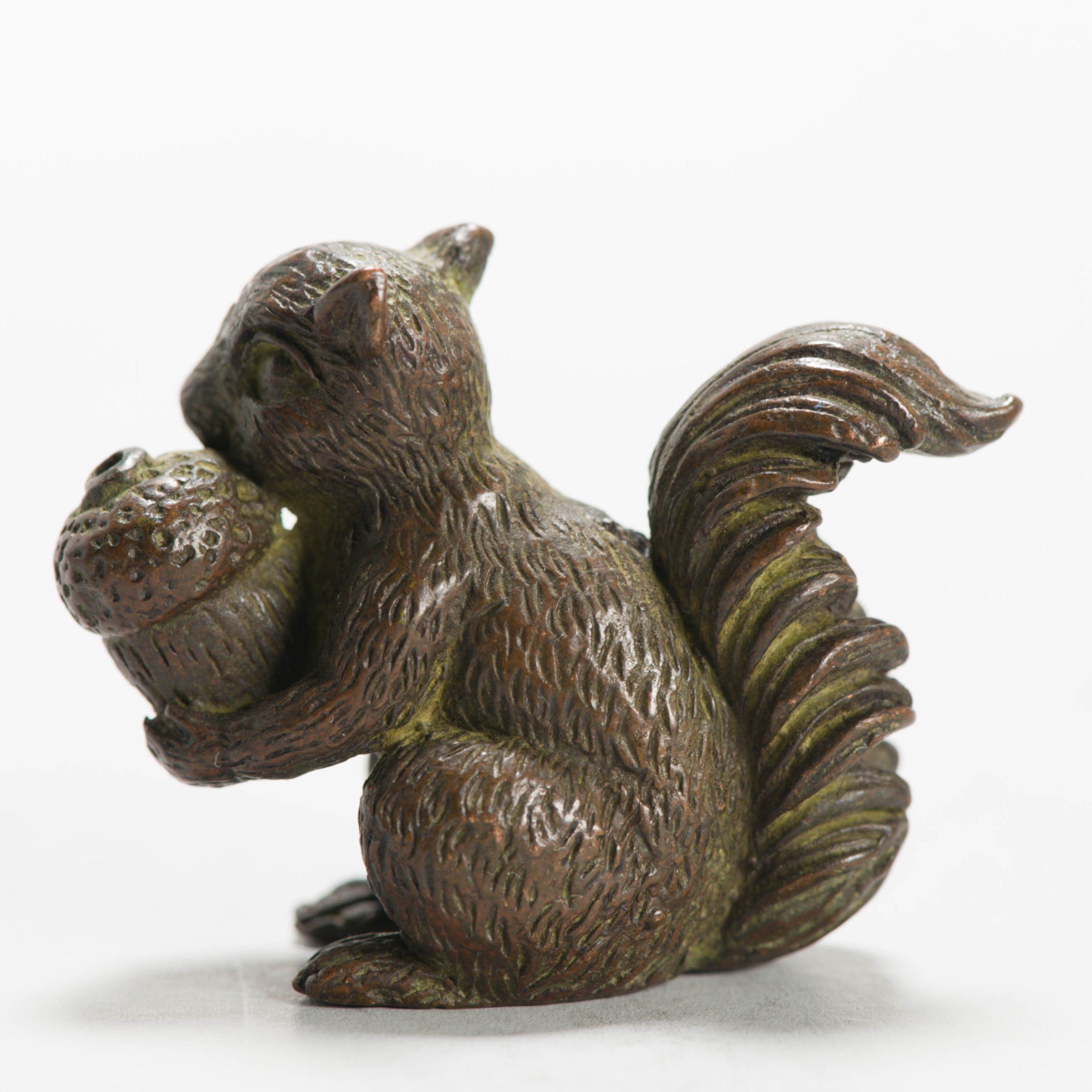 19th / 20th c Bronze Netsuke Squirrel with a nut Japanese Japan For Sale 2