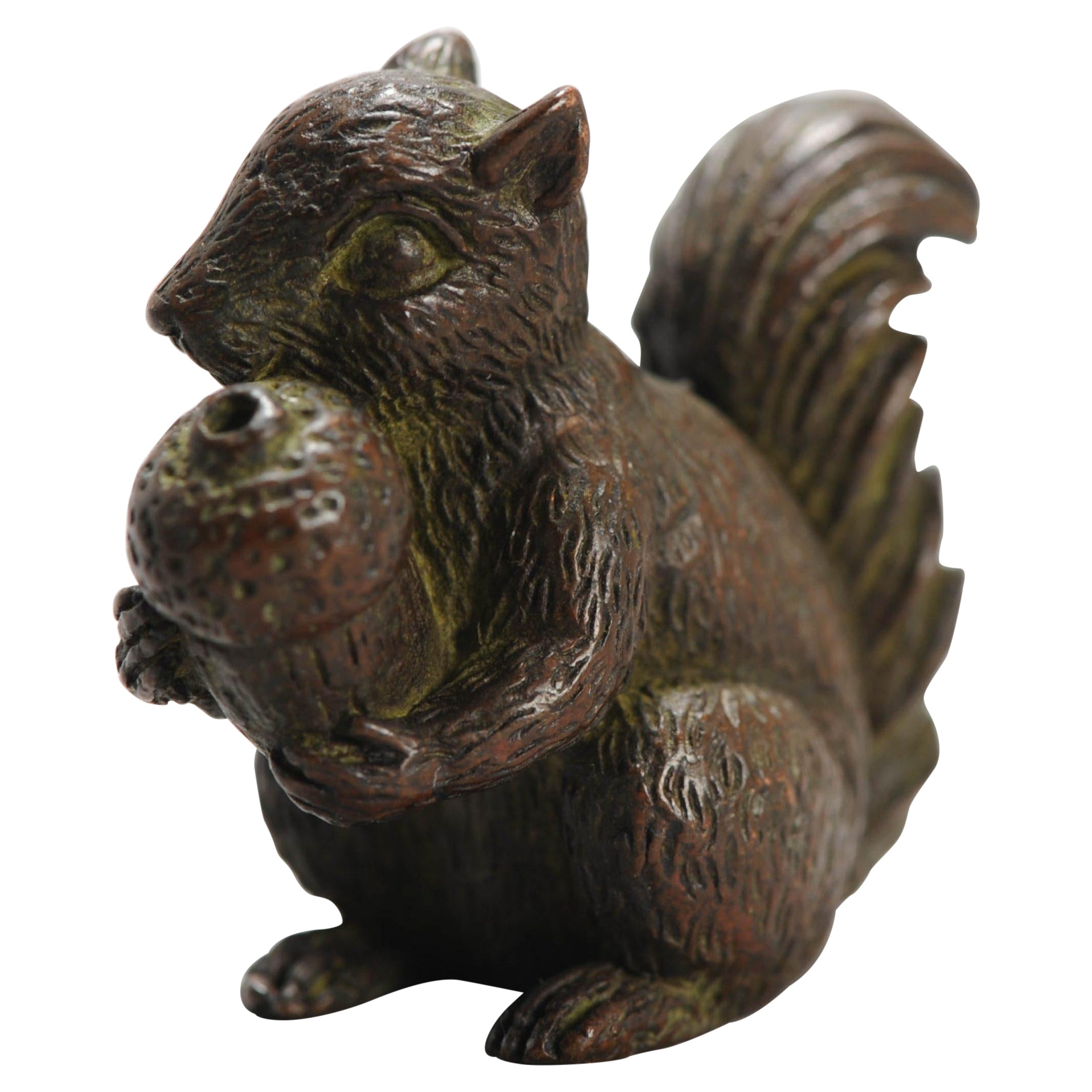 Netsuke in bronzo del XIX/XX secolo Scoiattolo con noce Giappone