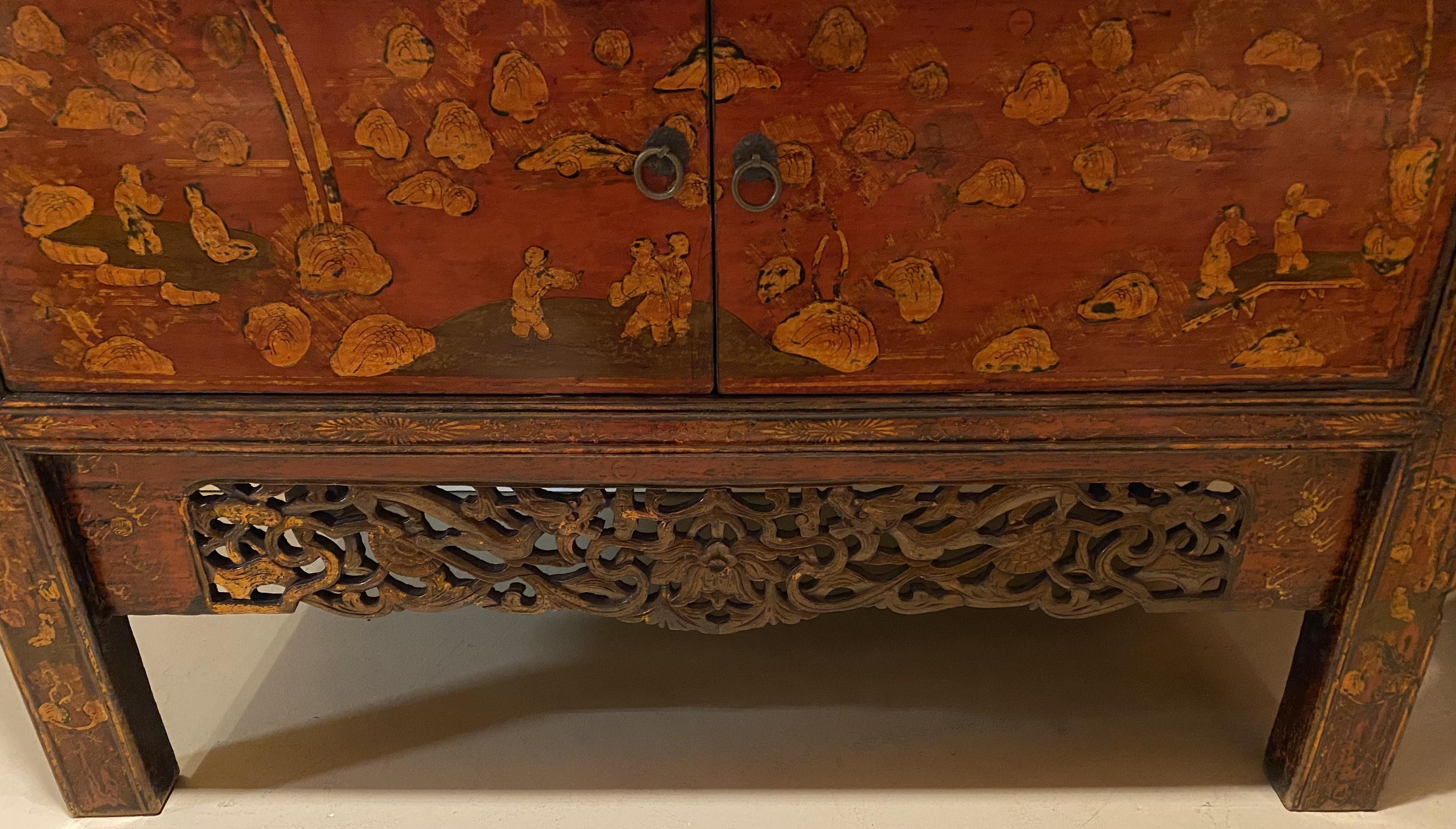 A.I.C., armoire ou meuble de mariage à décor peint en rouge et doré en vente 5