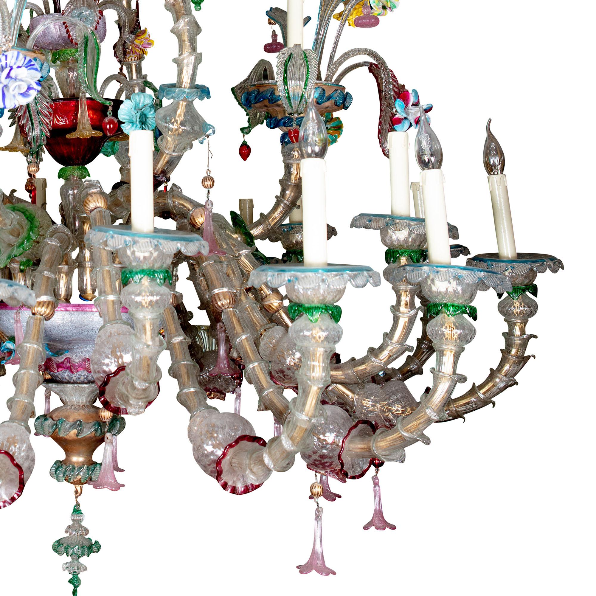 XIXe siècle Lustre de Murano polychrome à 30 têtes, XIXe - XXe siècle en vente