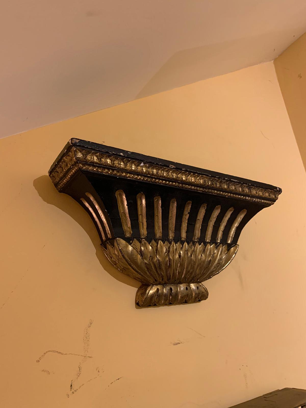 19th-20th Century Black and Gold Wall Bracket In Good Condition For Sale In Atlanta, GA