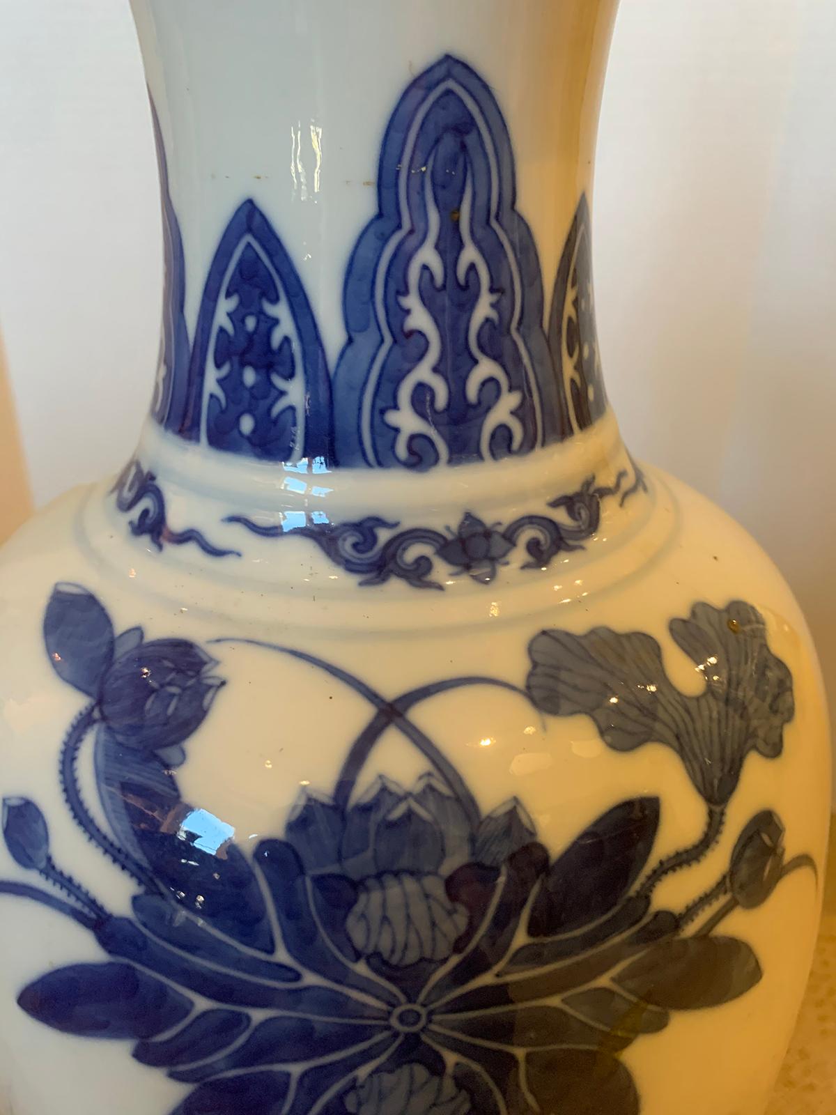 lampe en porcelaine bleue et blanche du 19e-20e siècle provenant de la succession de D. Byers en vente 2