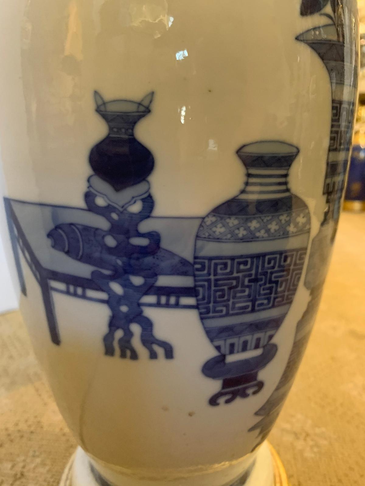 lampe en porcelaine bleue et blanche du 19e-20e siècle provenant de la succession de D. Byers en vente 4