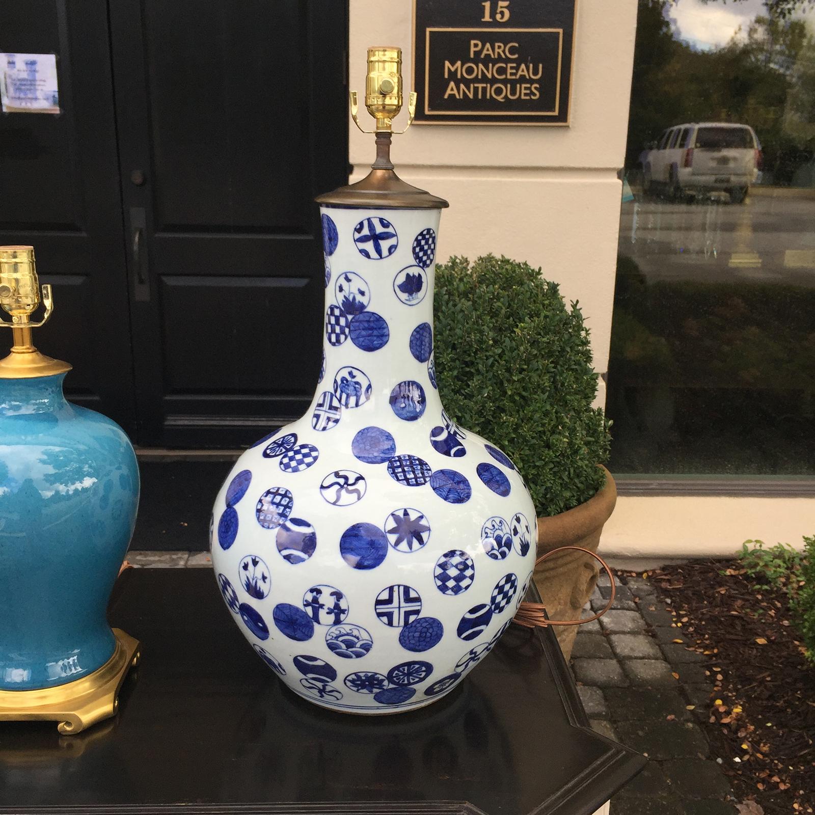 19th-20th century Chinese blue and white porcelain vase as lamp
New wiring.