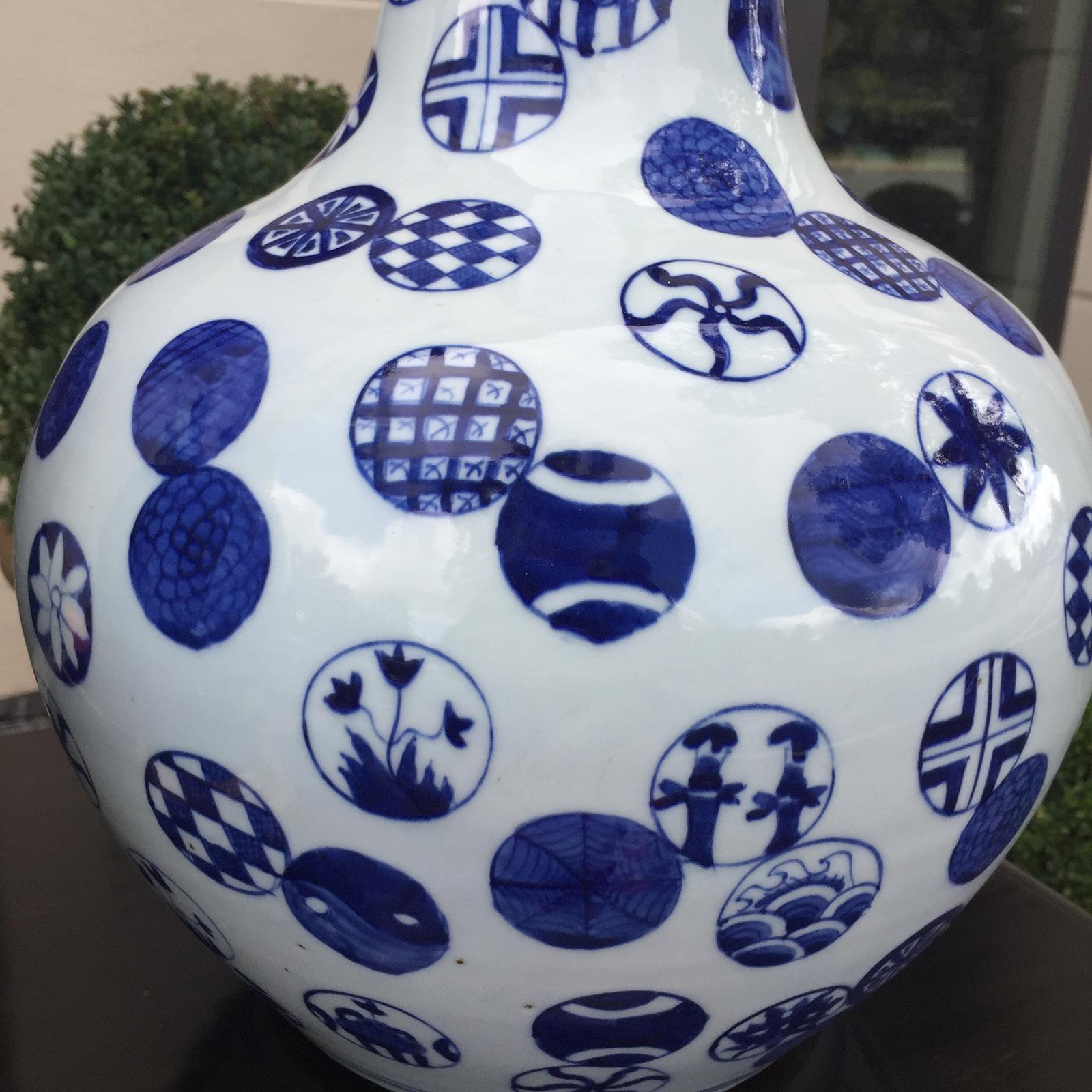 19th-20th Century Chinese Blue and White Porcelain Vase as Lamp For Sale 1