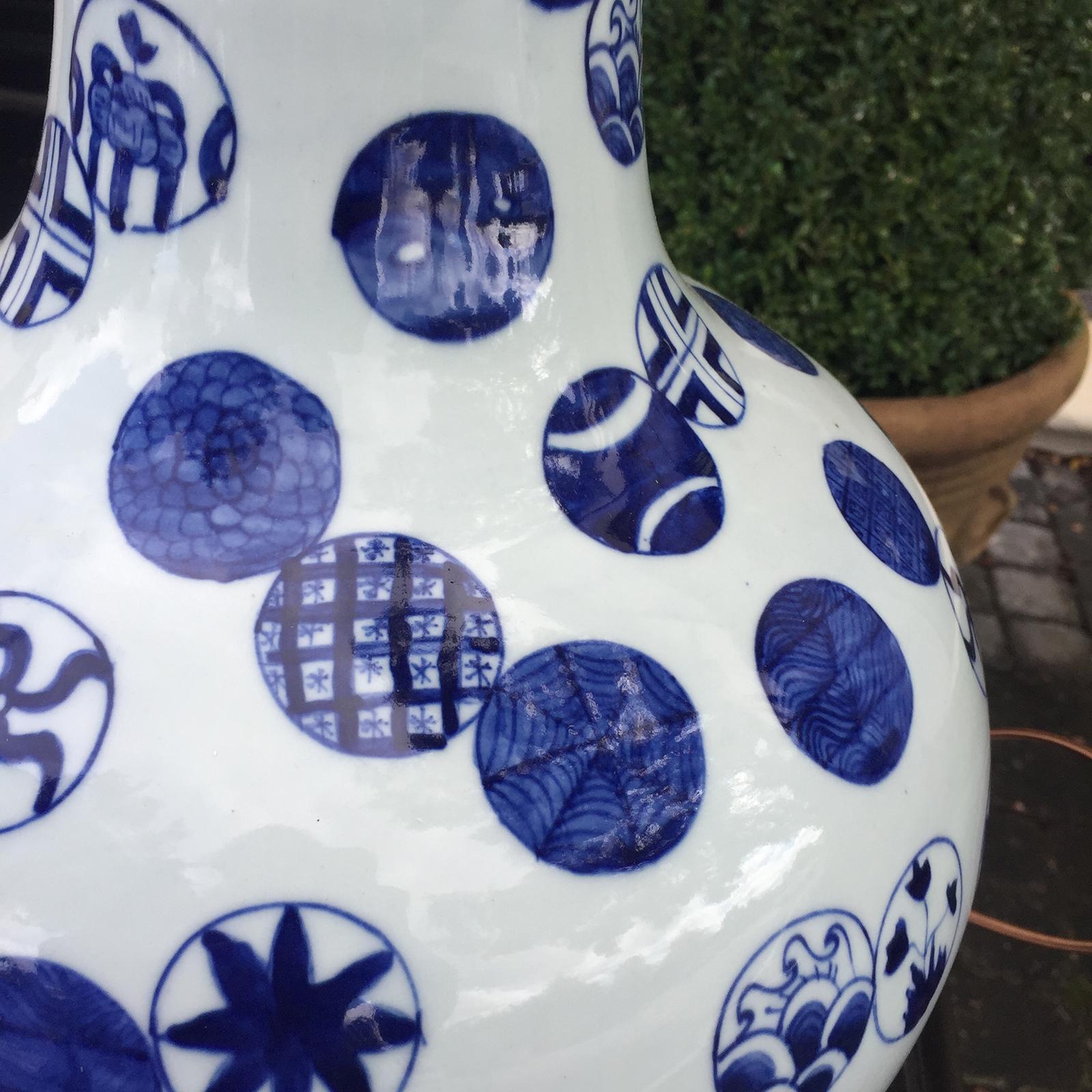19th-20th Century Chinese Blue and White Porcelain Vase as Lamp For Sale 2