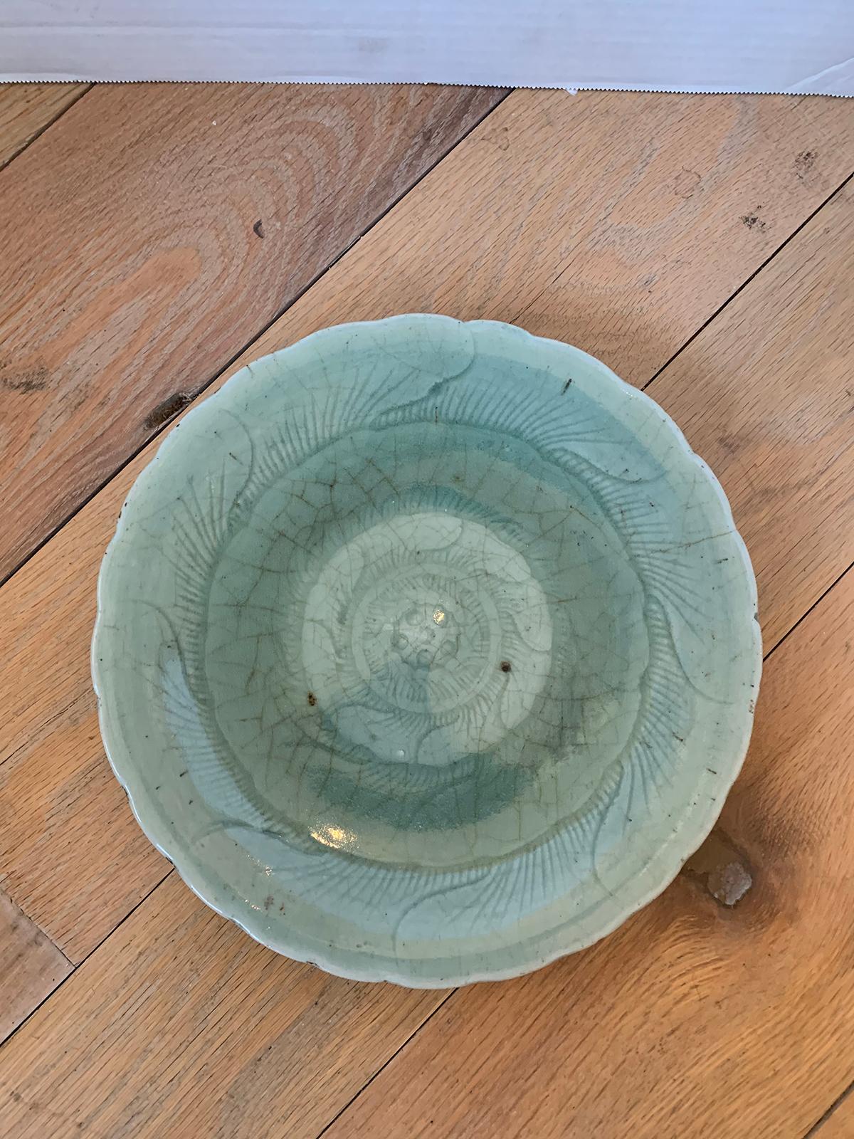 19th-20th century Chinese crackle glazed celadon round pottery plate, unmarked.