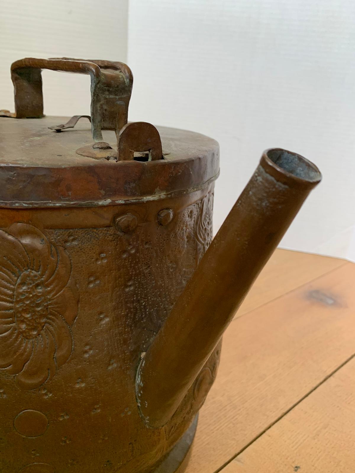 19th-20th Century Eastern Continental Copper Watering Can with Lid For Sale 3