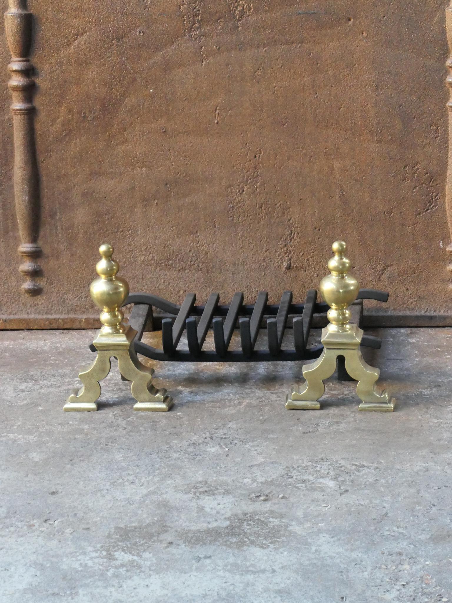 19th-20th century English Victorian fireplace basket, fire grate made of wrought iron and brass. The fireplace grate is in a good condition and is fit for use in the fireplace.








