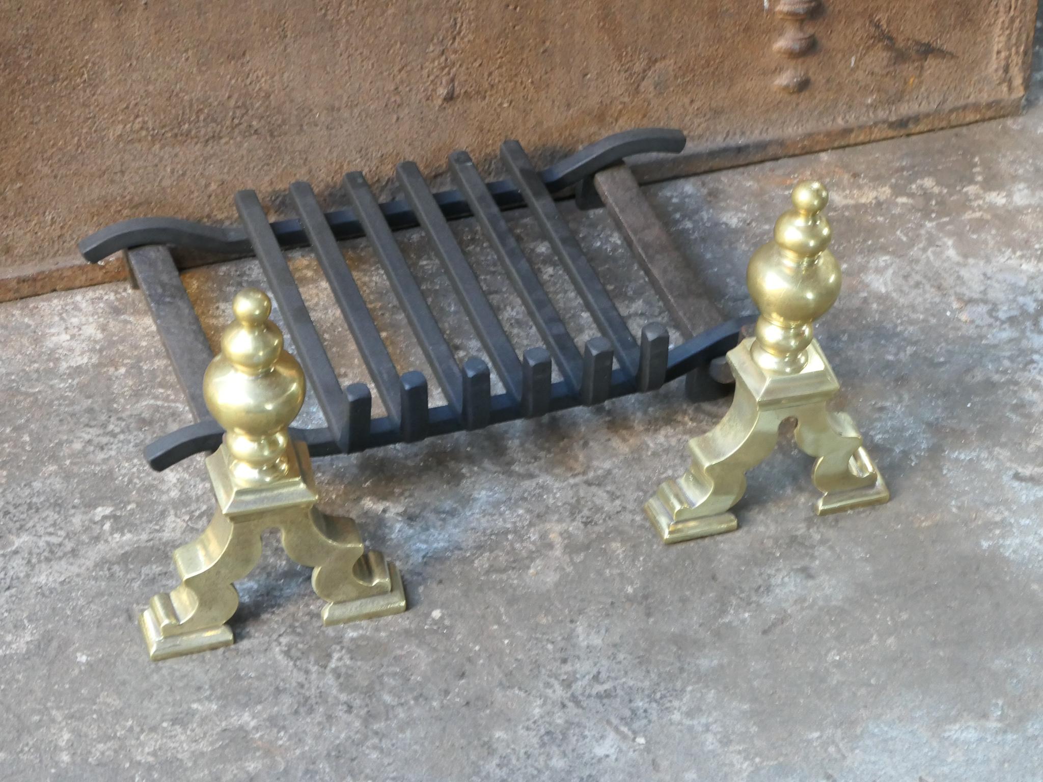 19th-20th Century English Victorian Fireplace Grate or Fire Basket In Good Condition For Sale In Amerongen, NL