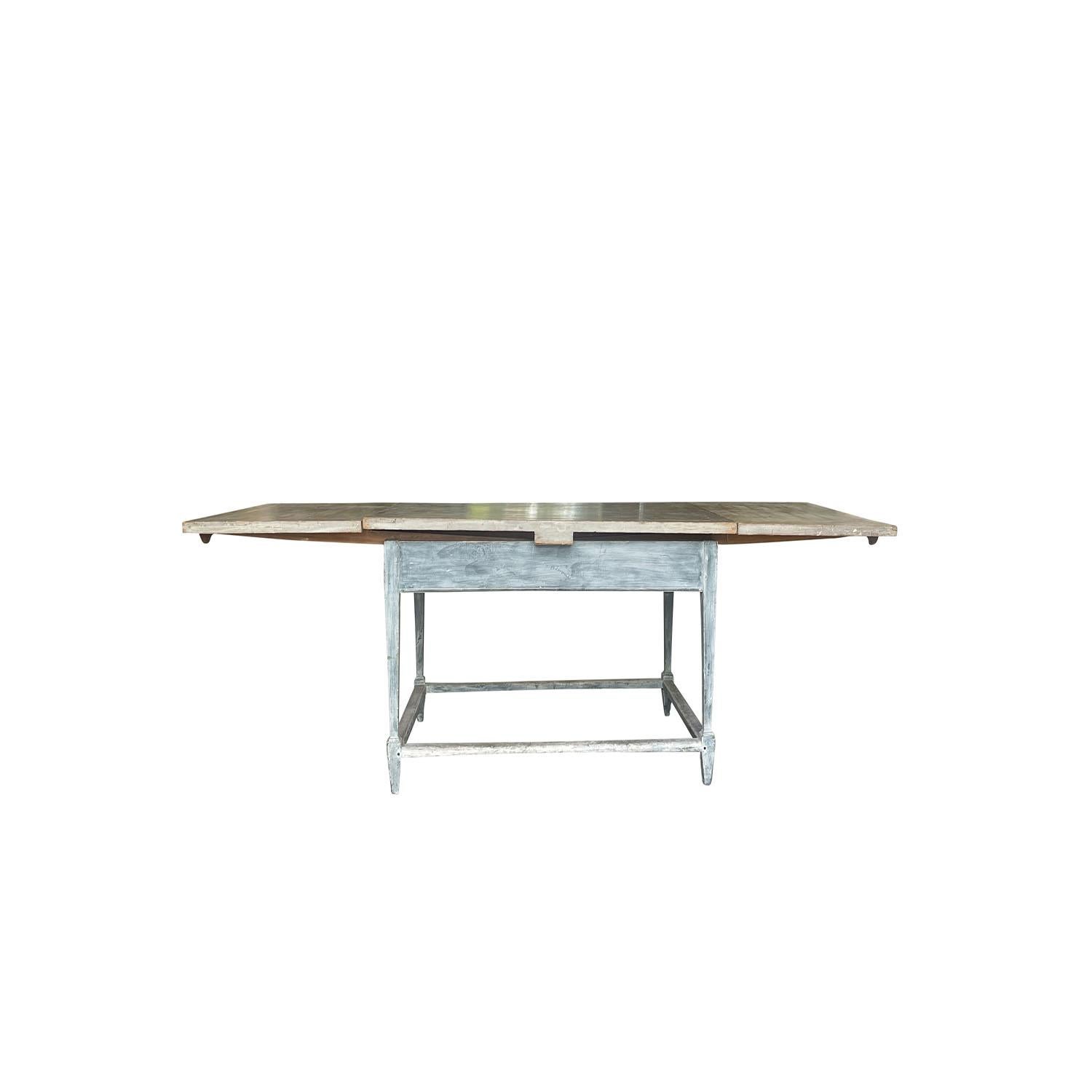 Provincial français Table de cuisine ancienne en pin provençal français du 19ème - 20ème siècle en vente